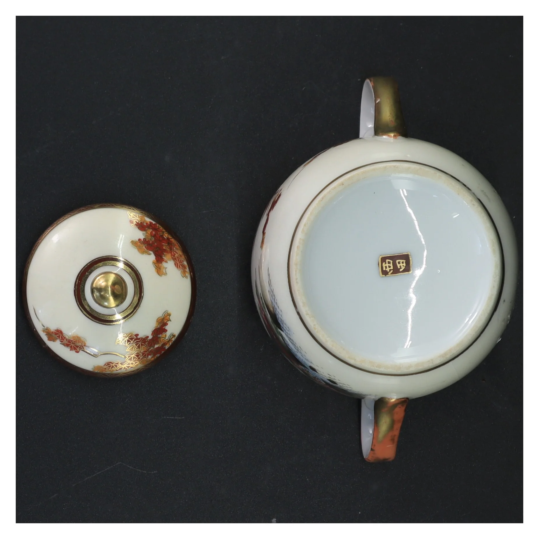 Porcelænstepotte med låg og dekoration (str. Ø 10 cm)