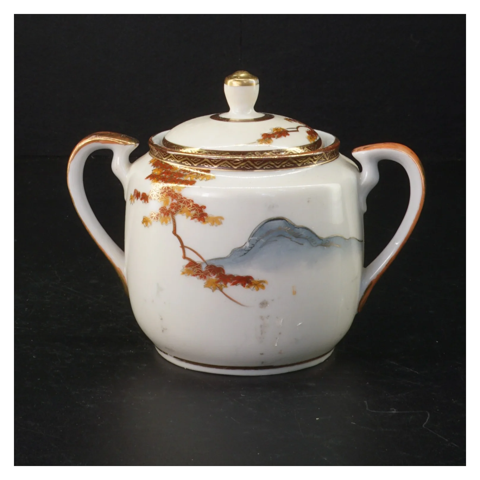 Porcelænstepotte med låg og dekoration (str. Ø 10 cm)