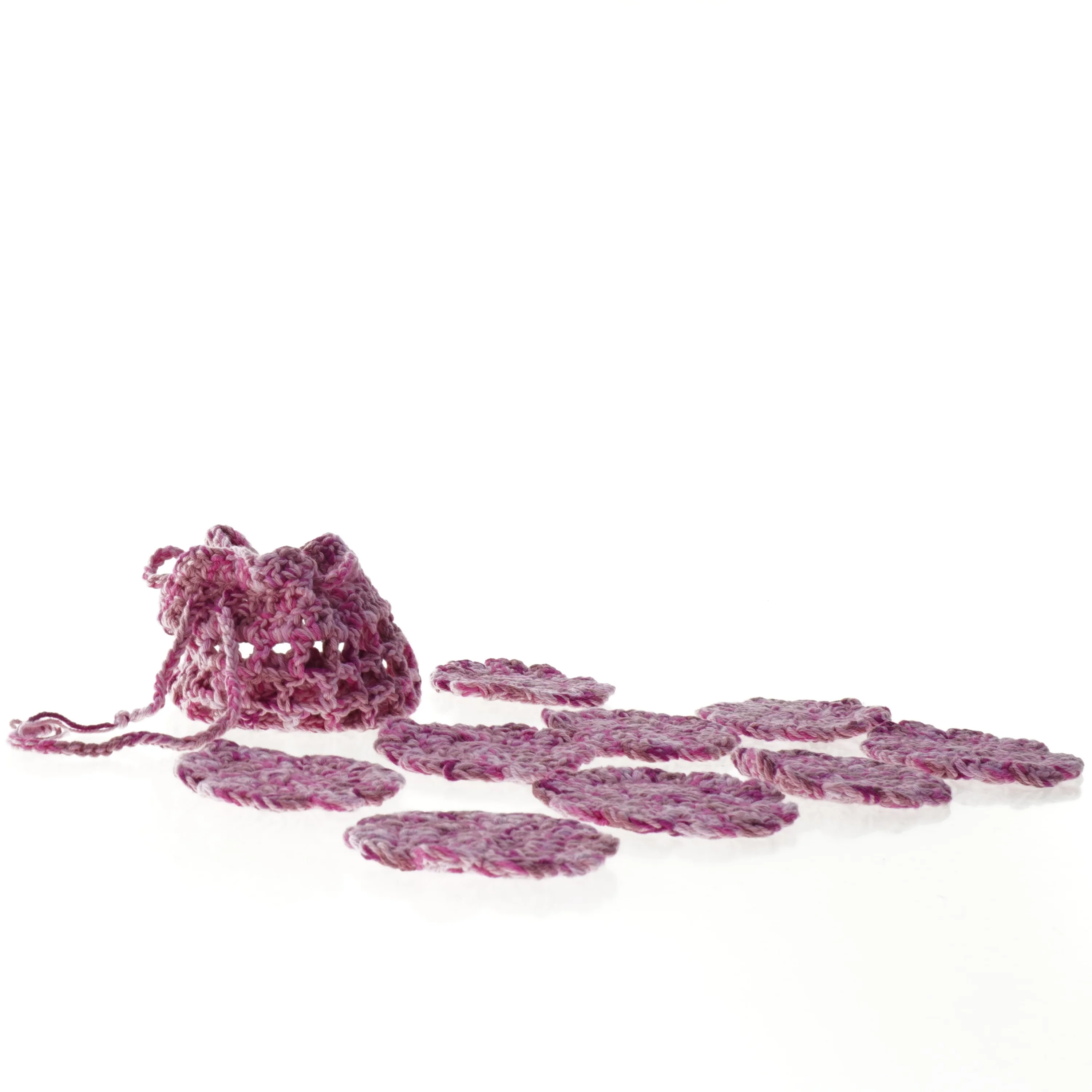 Hæklet blomster og lille pose (str. 8)