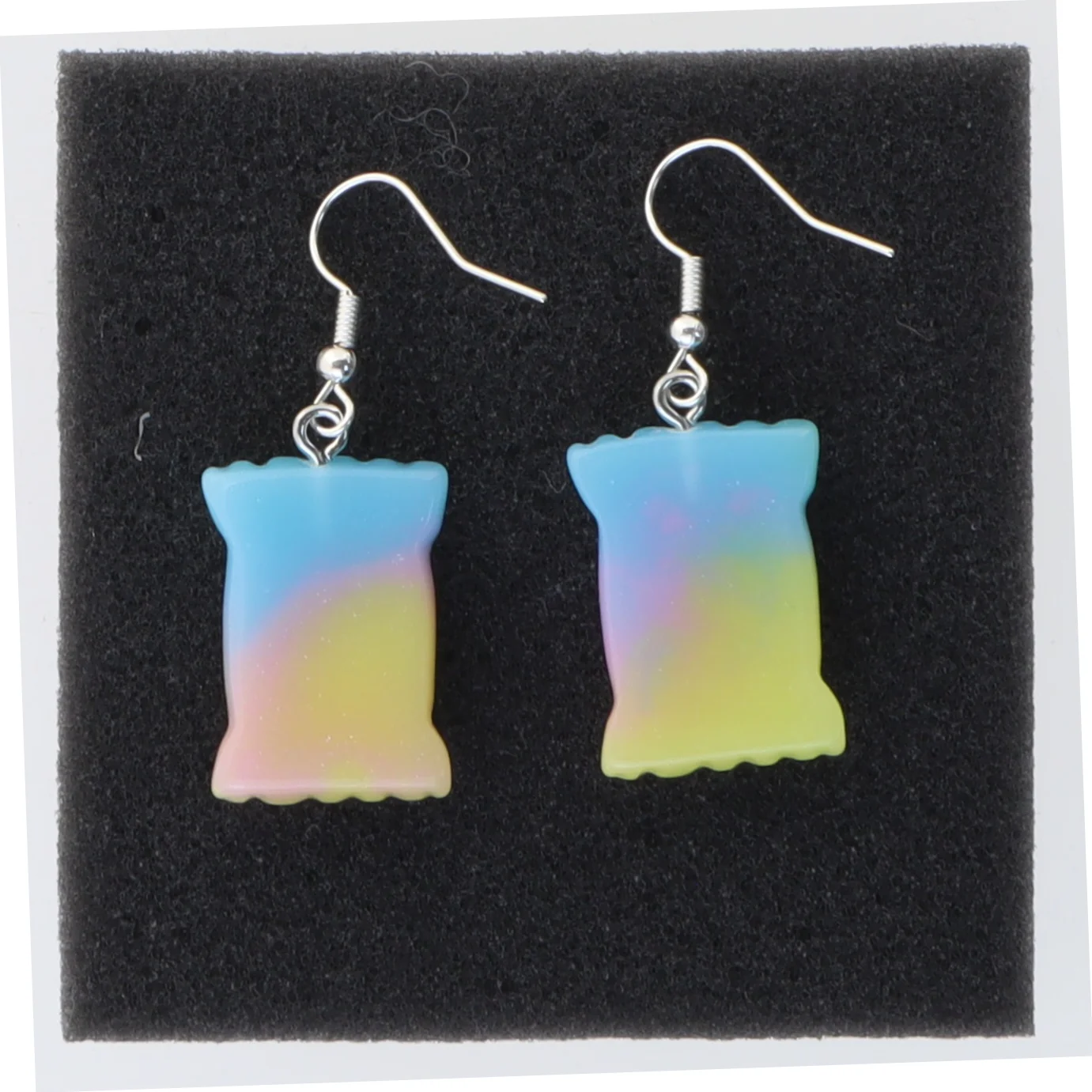 Farverige 'Sweet' slikform øreringe (str. 1,5 cm)