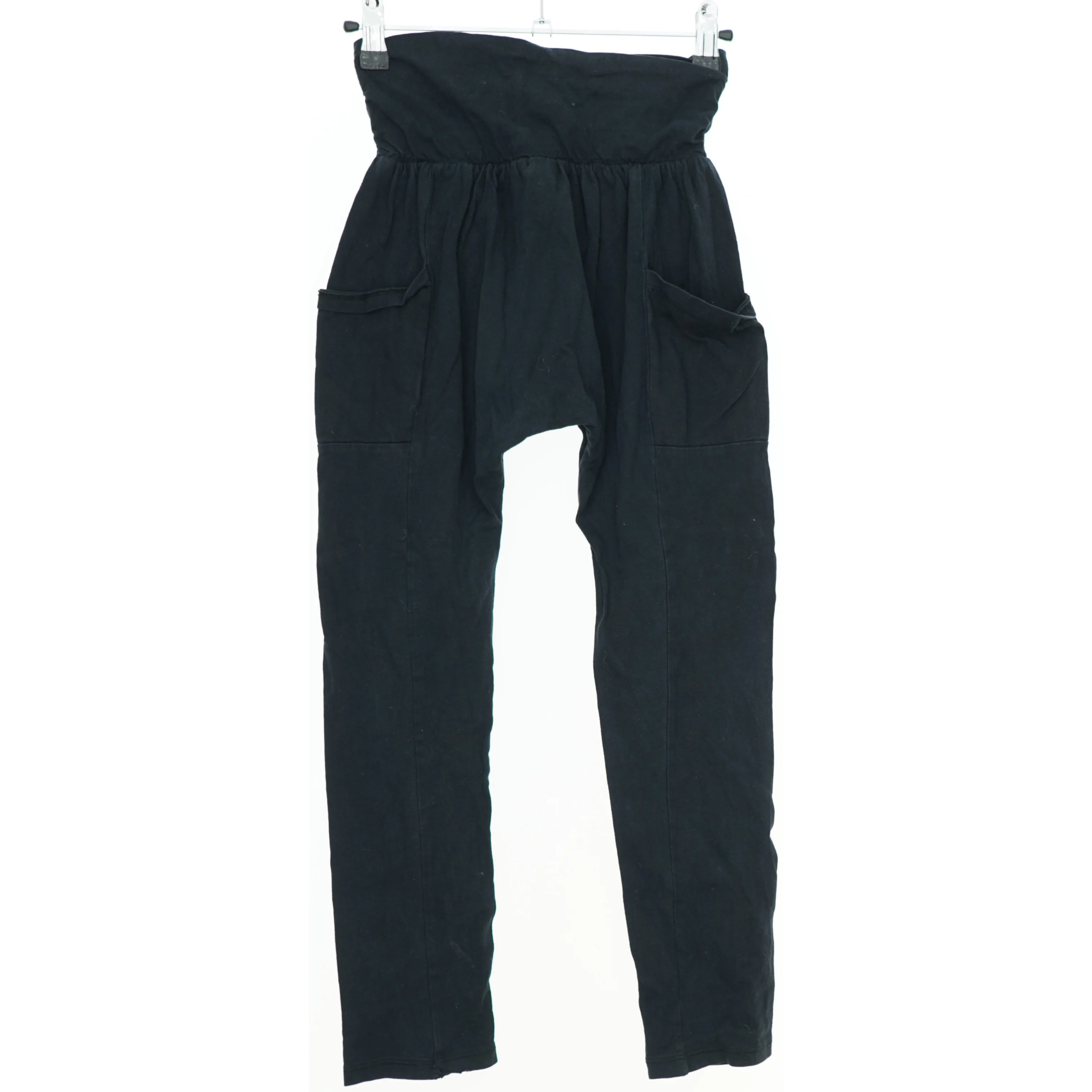 Sort buksedragt med lommer fra Kids Up (str. 134)