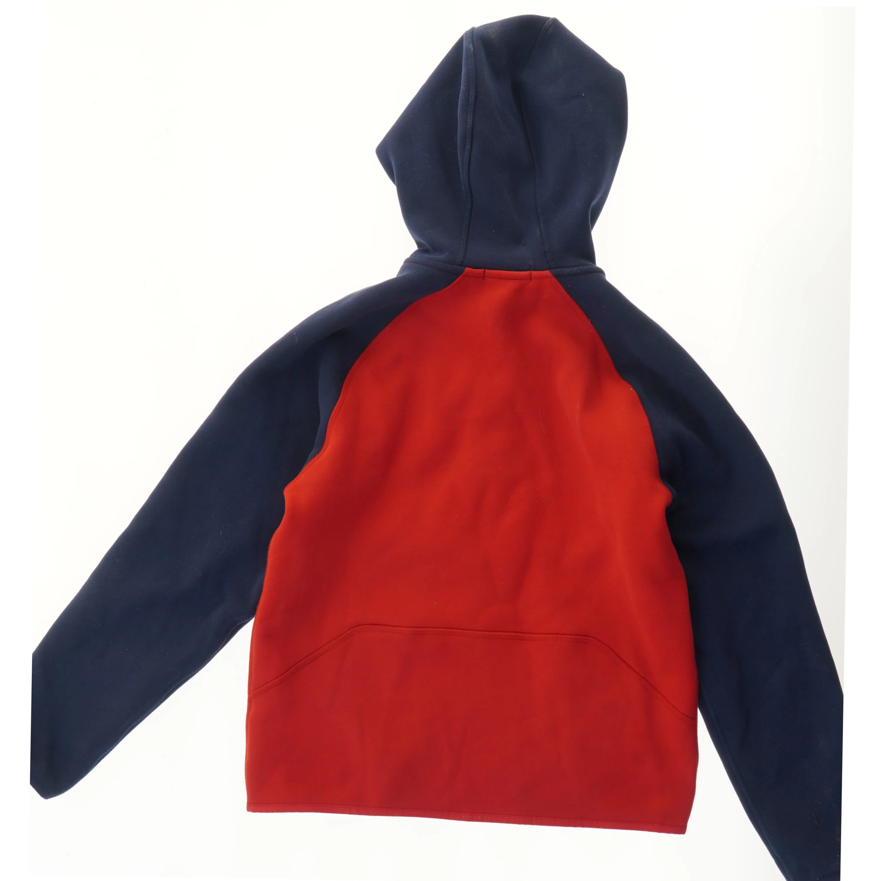 Hættetrøje med lynlås fra Polo (str. 170)