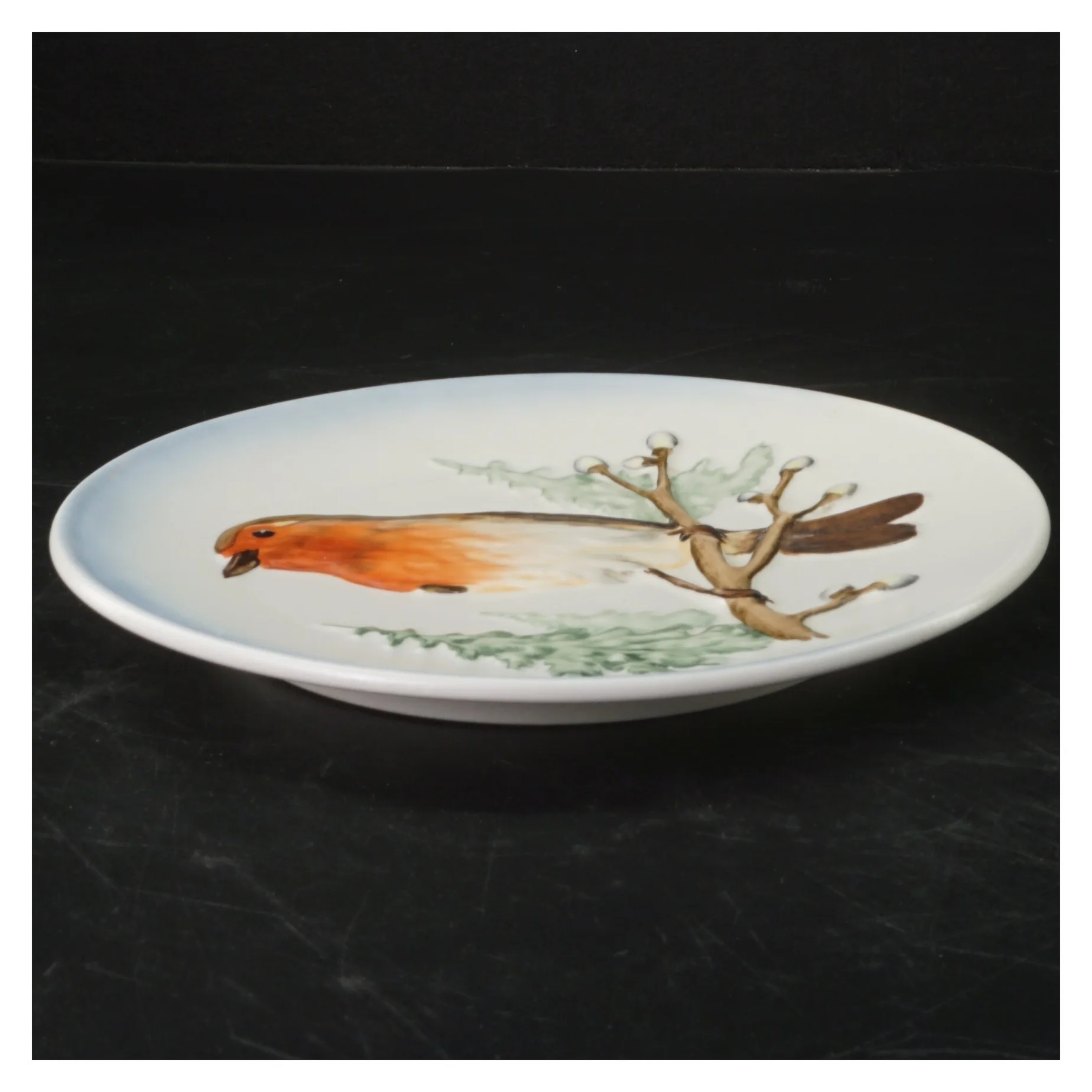 Porcelænsplatte med rødhals fra Goebel (str. Ø 19 cm)