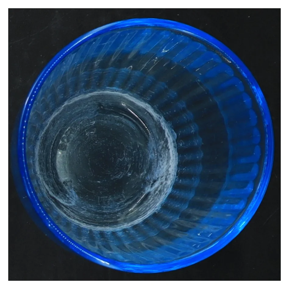 Blåt drikkeglas (str. 9 cm)