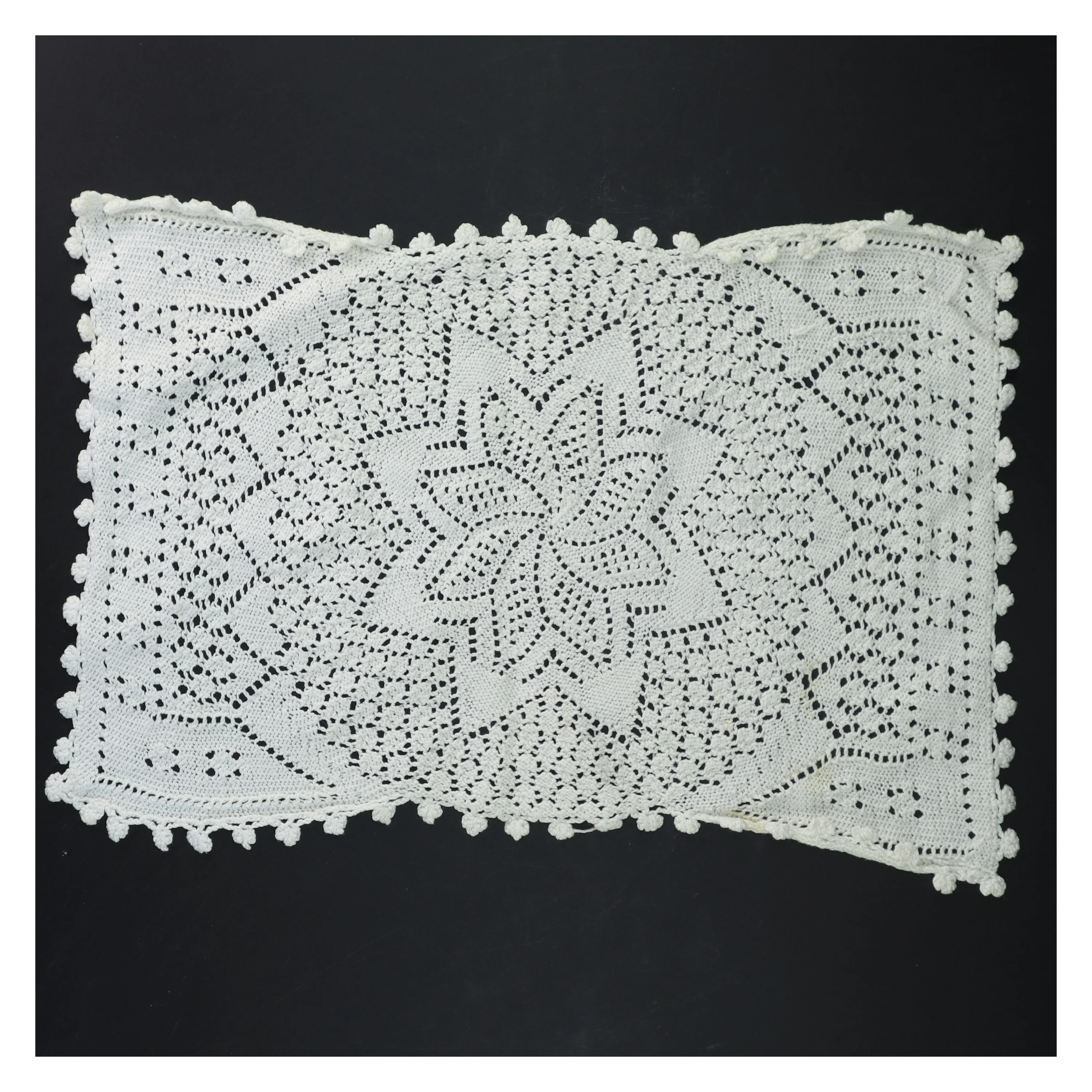 Hæklet pyntedug (str. 37x24 cm)