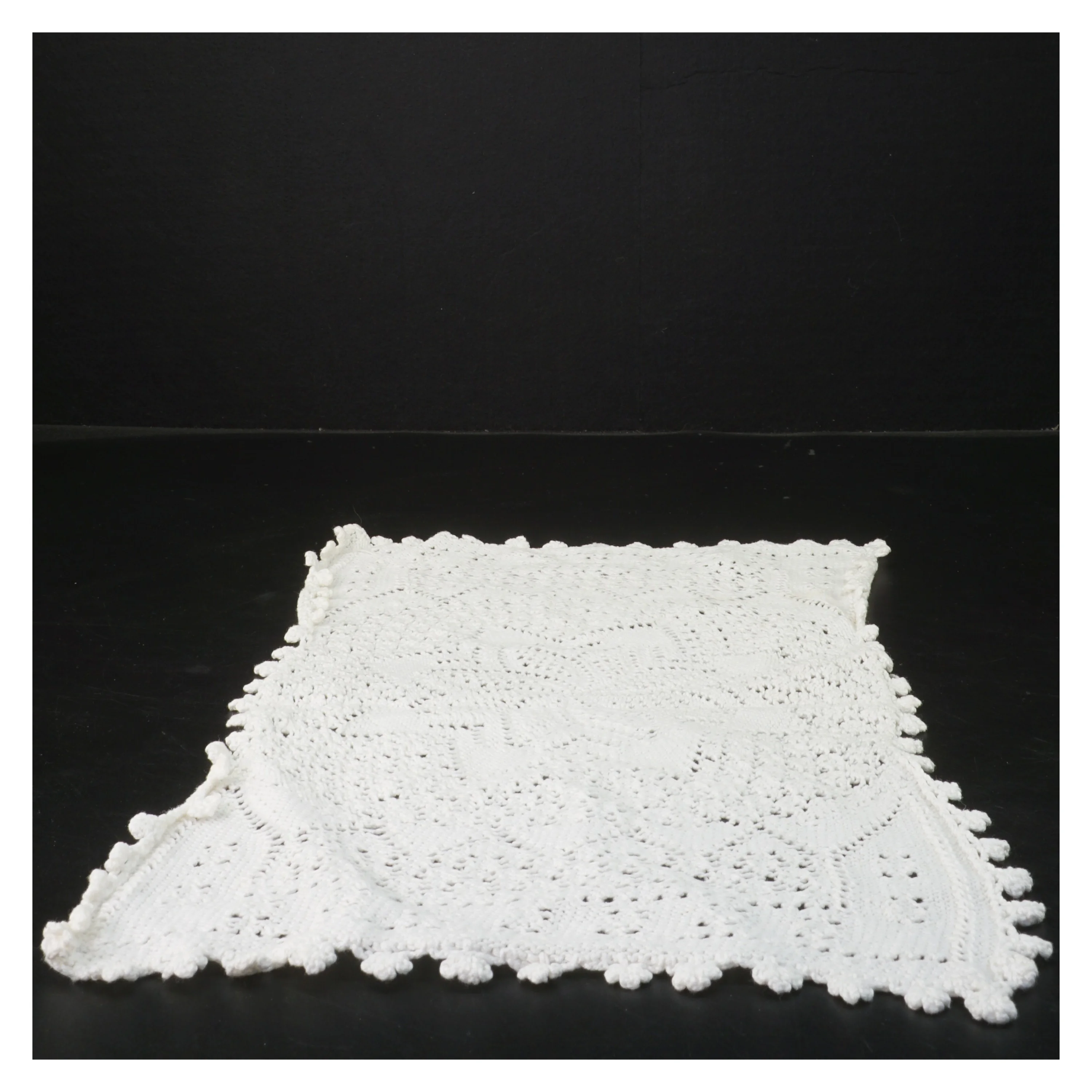 Hæklet pyntedug (str. 37x24 cm)