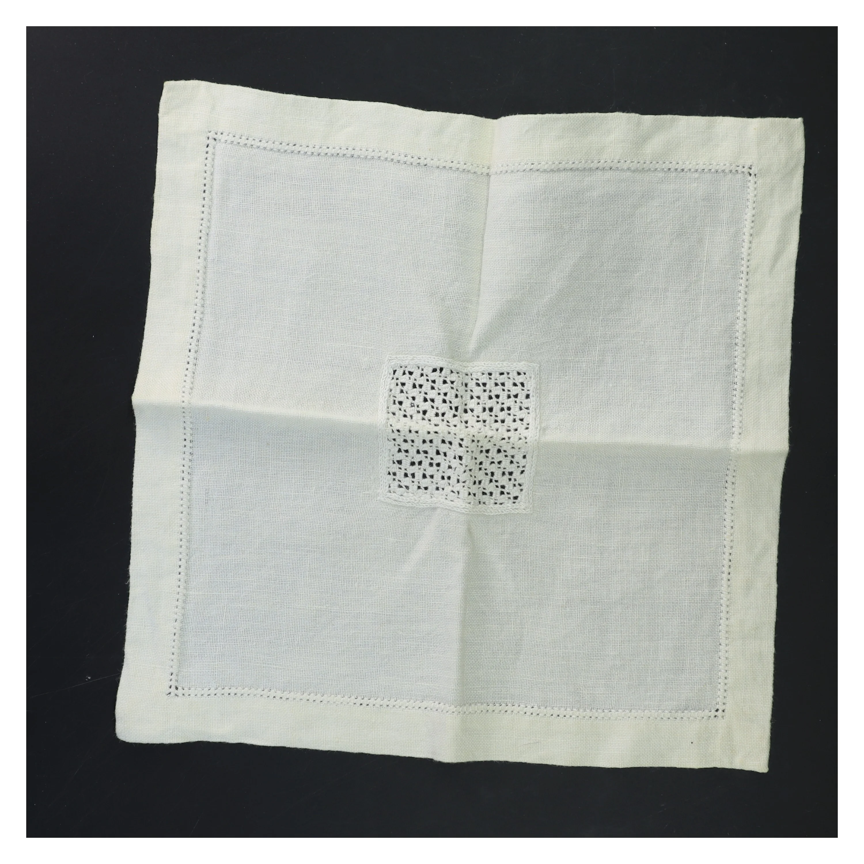 broderet serviet (str. 28x27 cm)