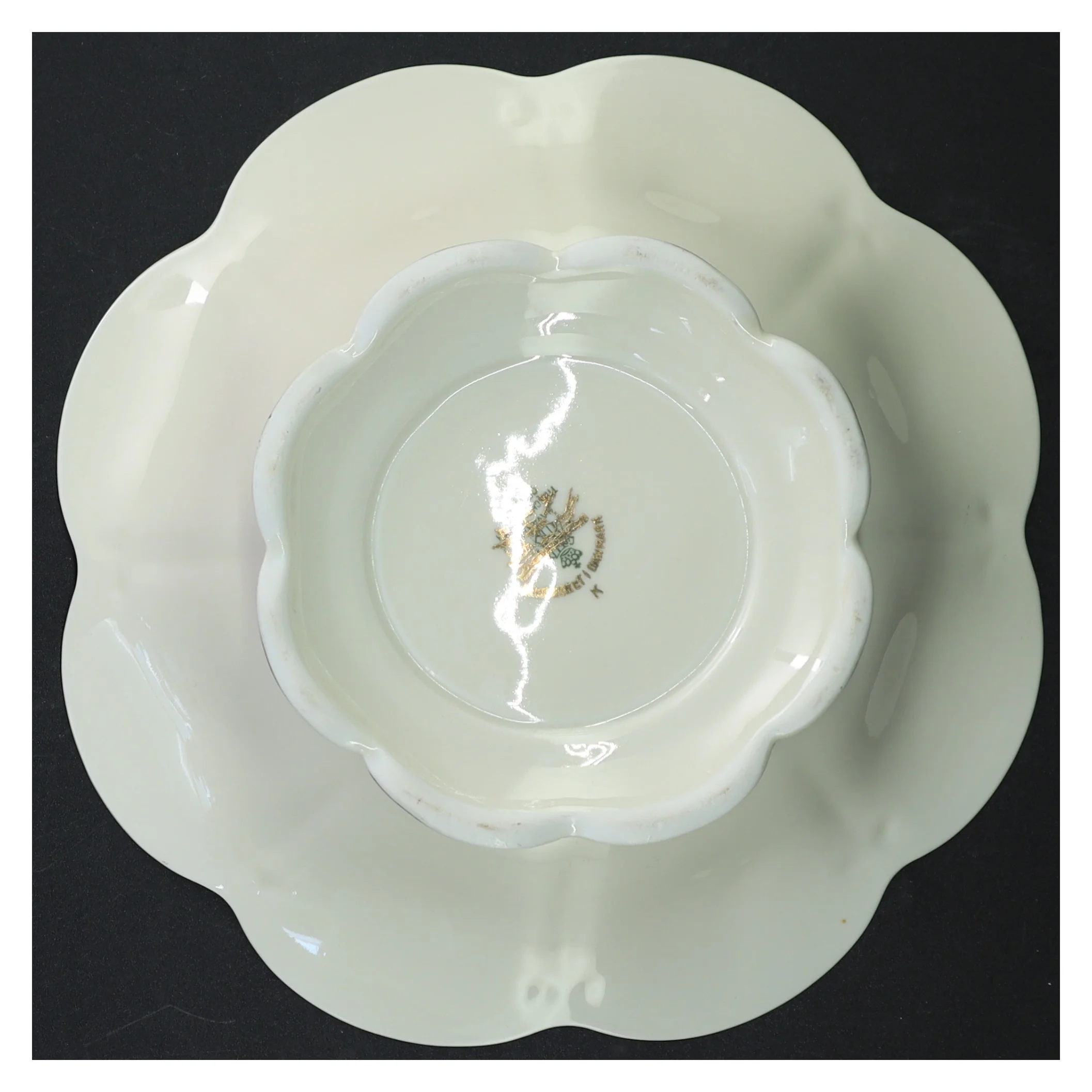 Porcelænsskål med blomstermotiver