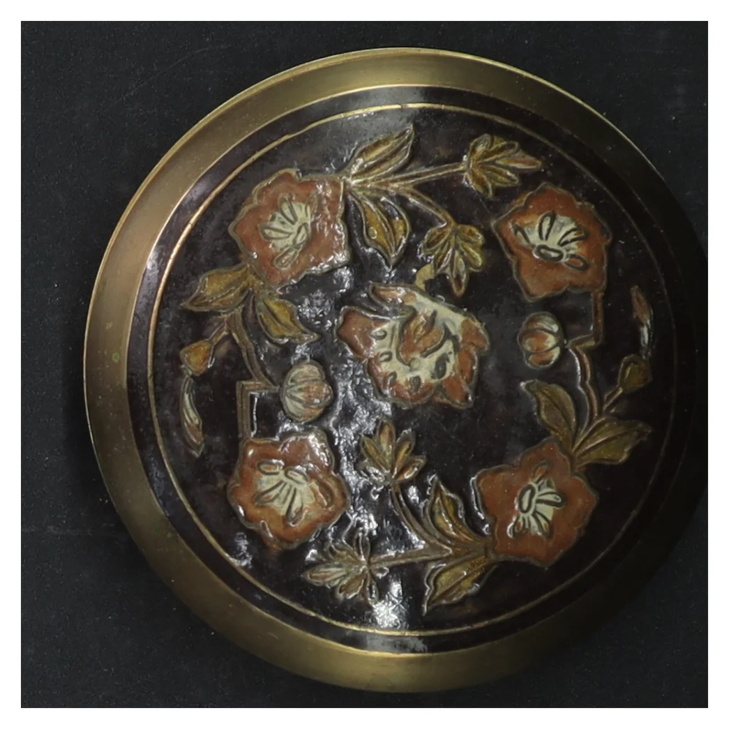 Dekorativ messingæske med låg