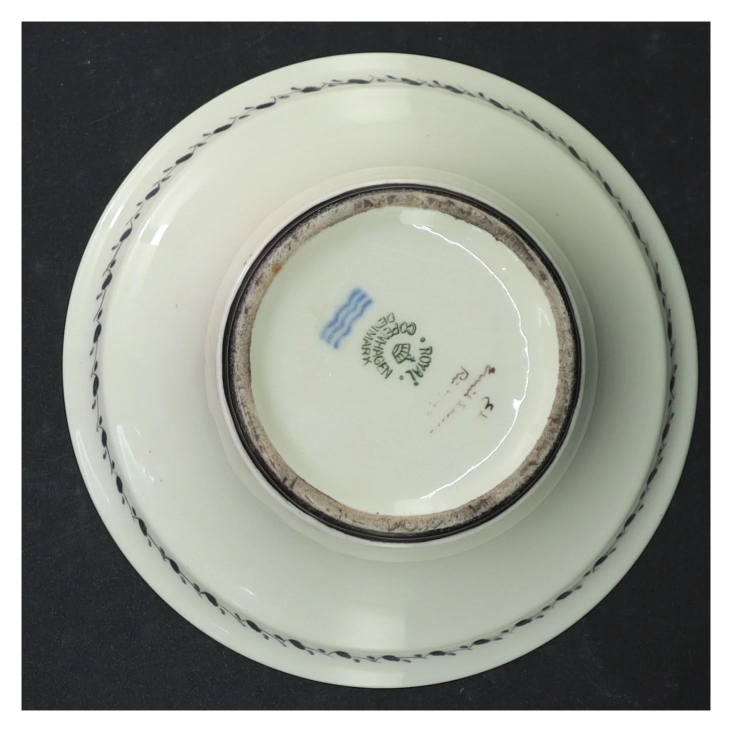 Keramikskål med blomstermotiv fra Royal Copenhagen