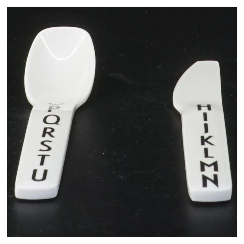 Bogstav bestik fra Design Letters (str. 16 x 3 cm og 17 x 2 cm)