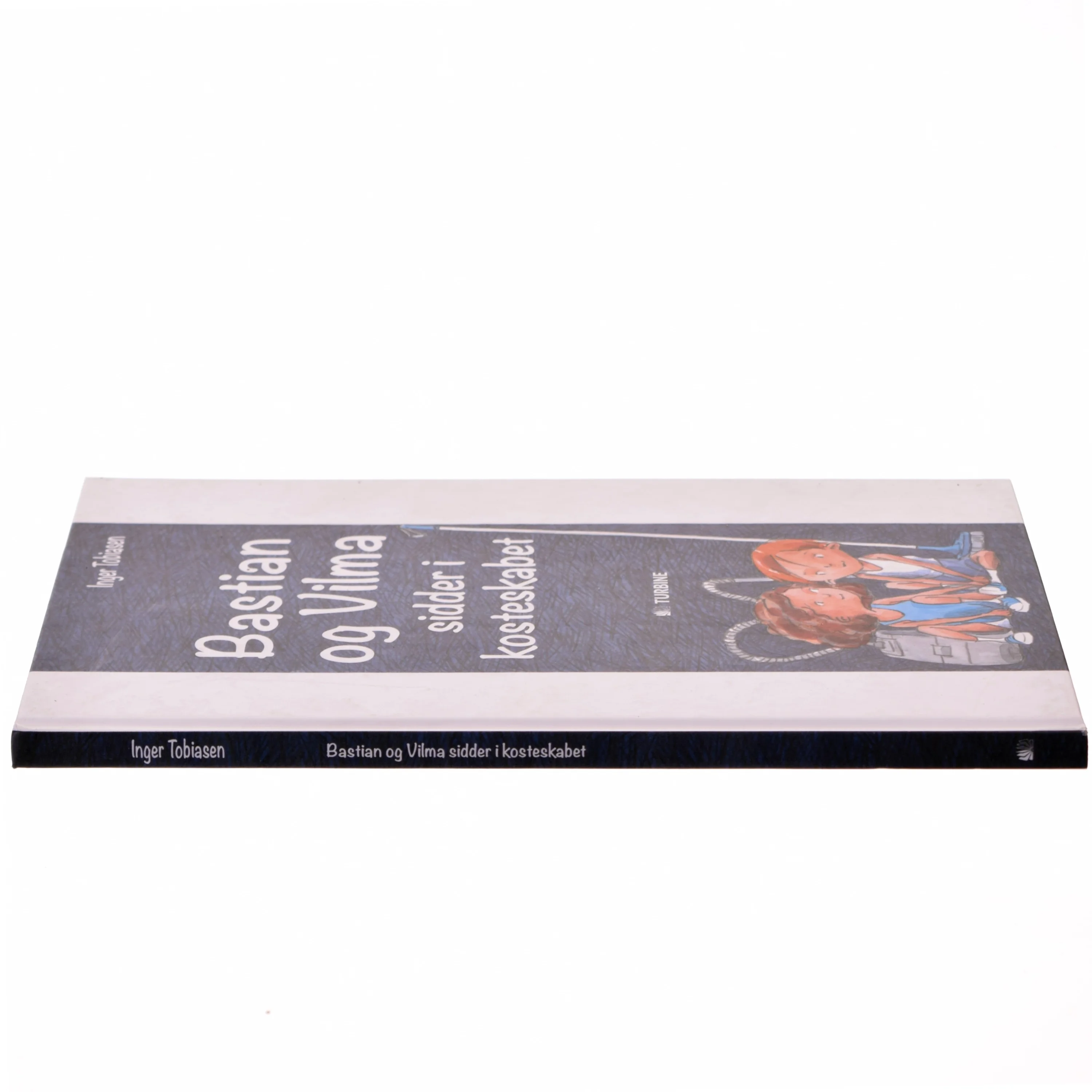 Børnebog: Bastian og Vilma sidder i kosteskabet fra Turbine