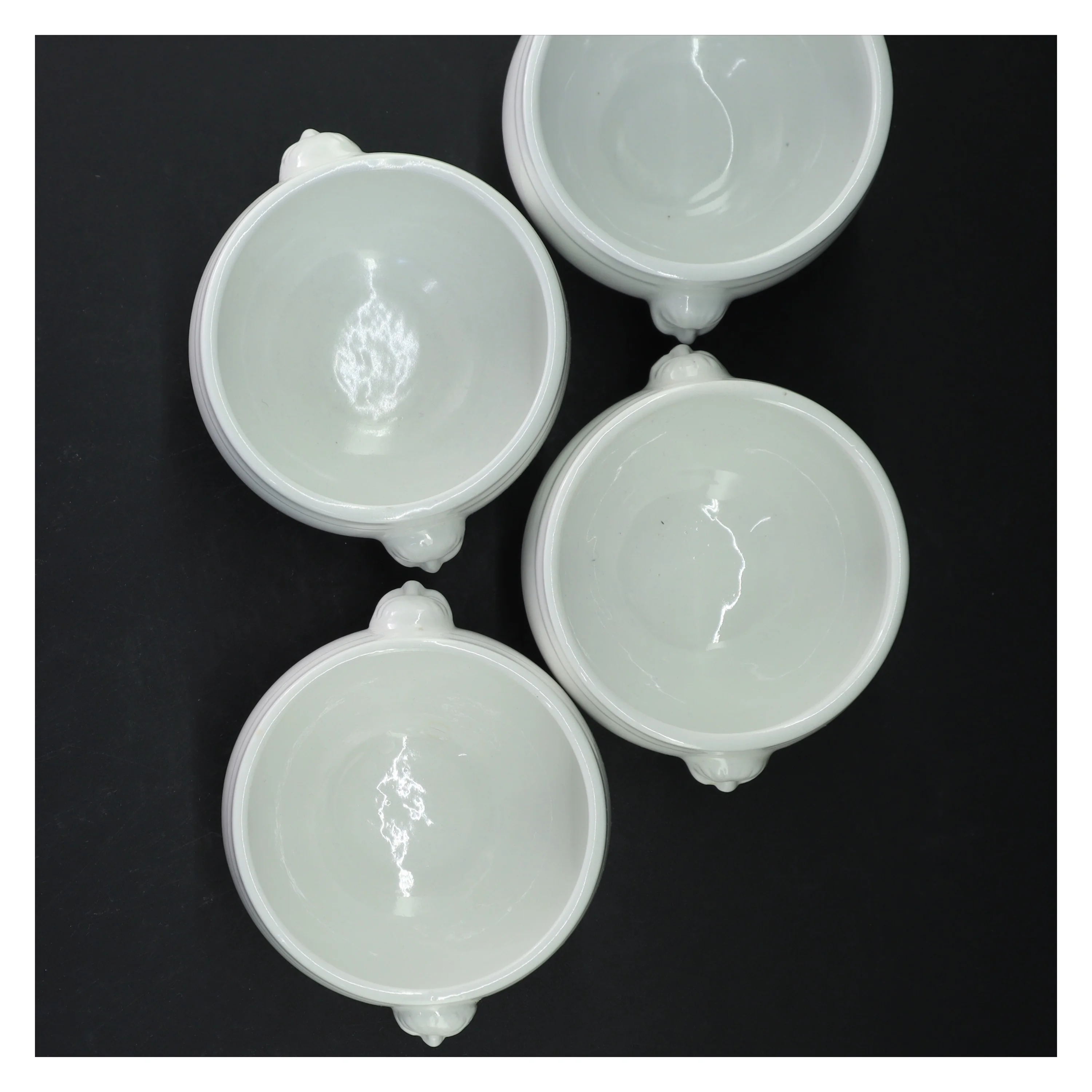 Sæt med 4 hvide suppeskåle (str. Ø. 11 cm. 4 styk)