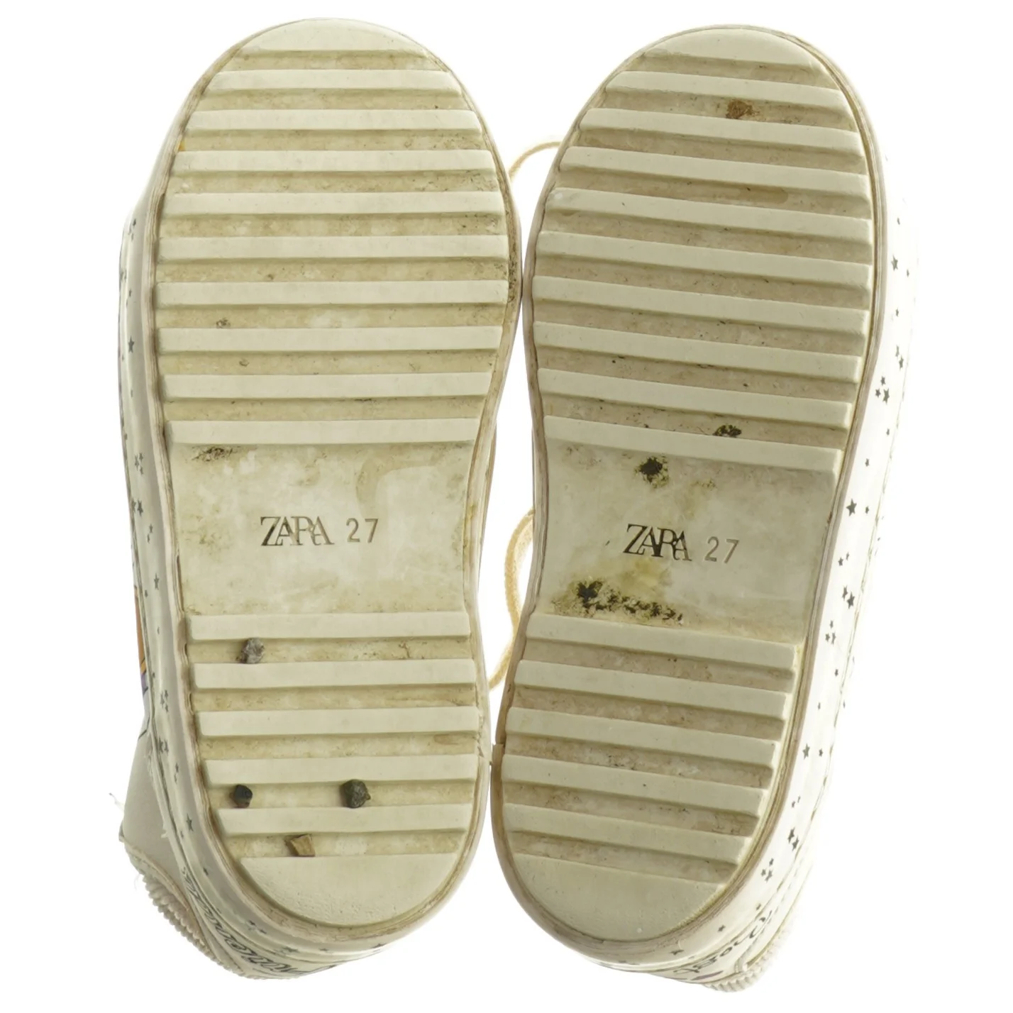 Barnesko med Minnie Mouse motiv fra Zara (str. 27)