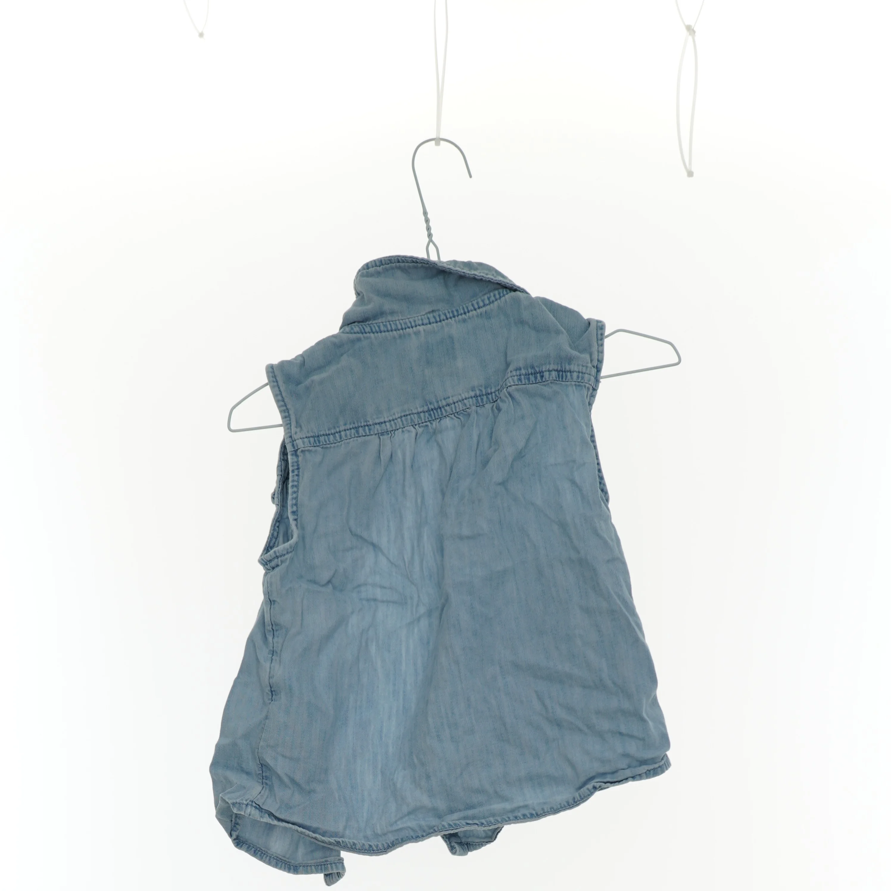 Denim skjorte uden ærmer fra Gap (str. 116 cm)