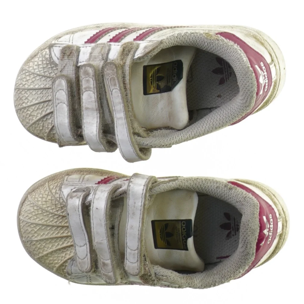 Sko fra Adidas (str. 17 cm)