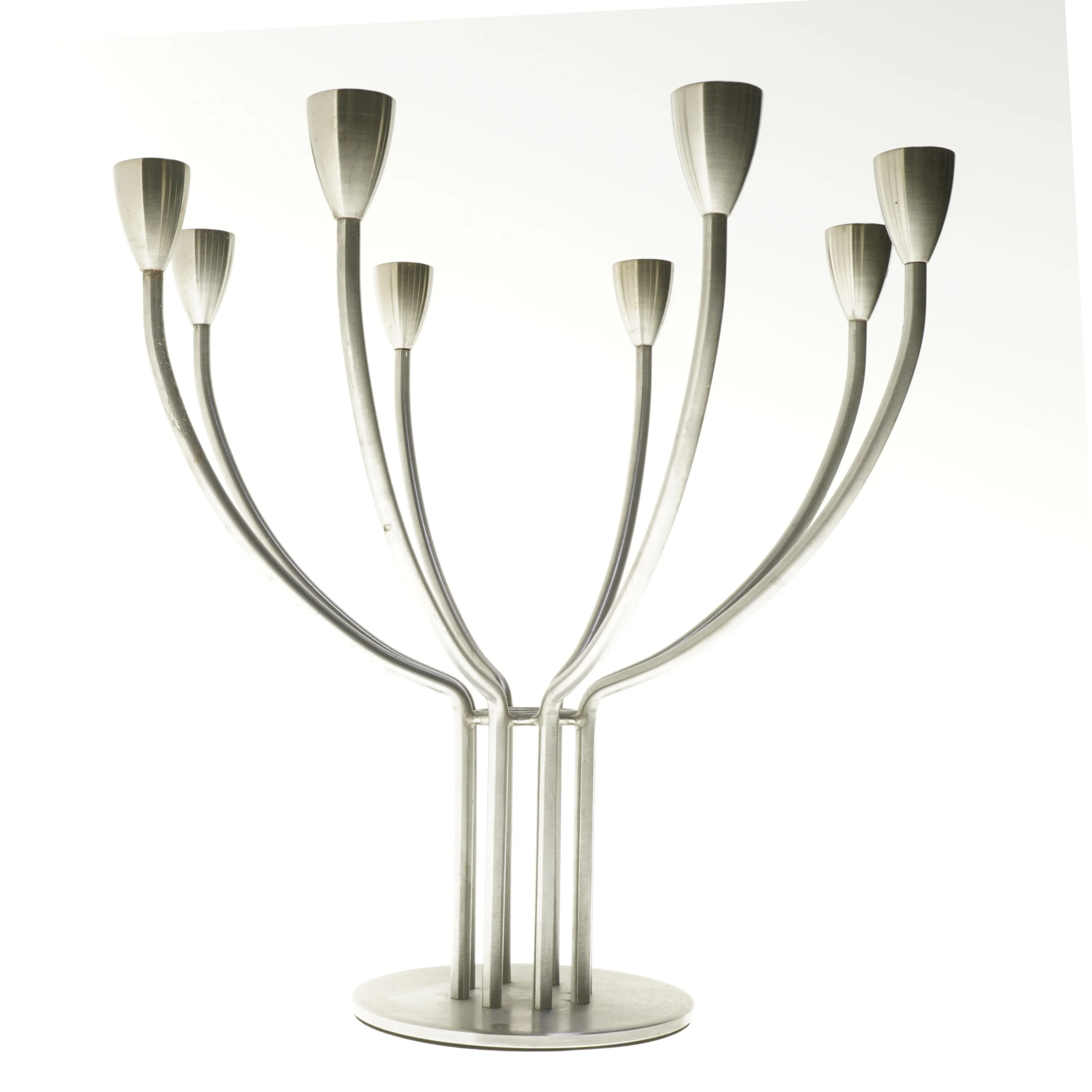 Moderne lysestage i metal (str. 34x35 cm)