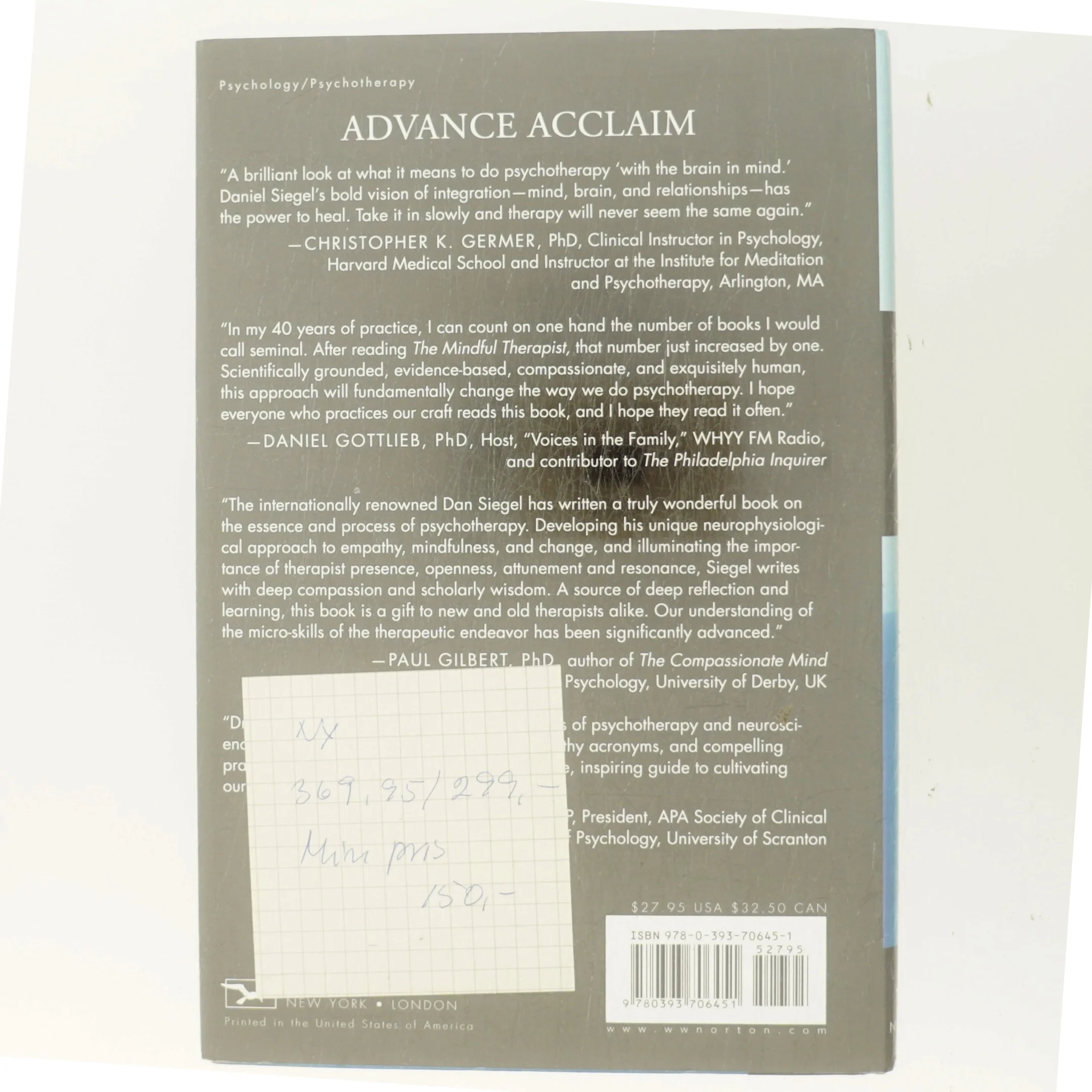 The mindful therapist : a clinician's guide to mindsight and neural integration af Daniel J. Siegel (Bog)