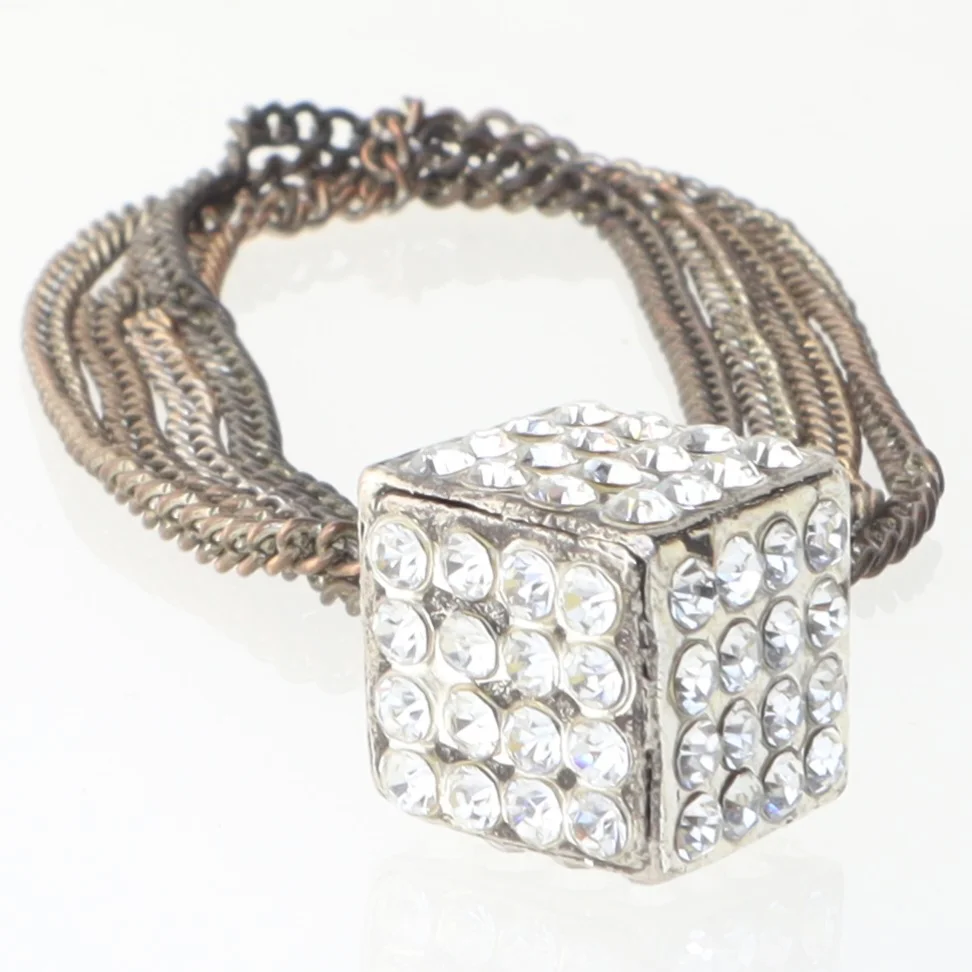 Kæde med kubisk vedhæng (str. 90 cm)