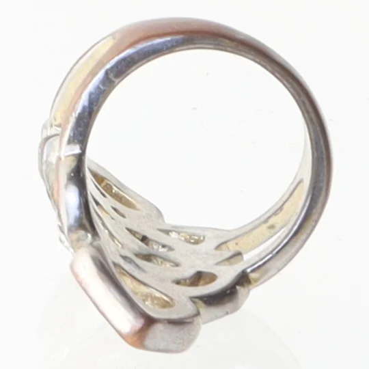 Dekorativ ring med sten (str. Ø 51 mm)