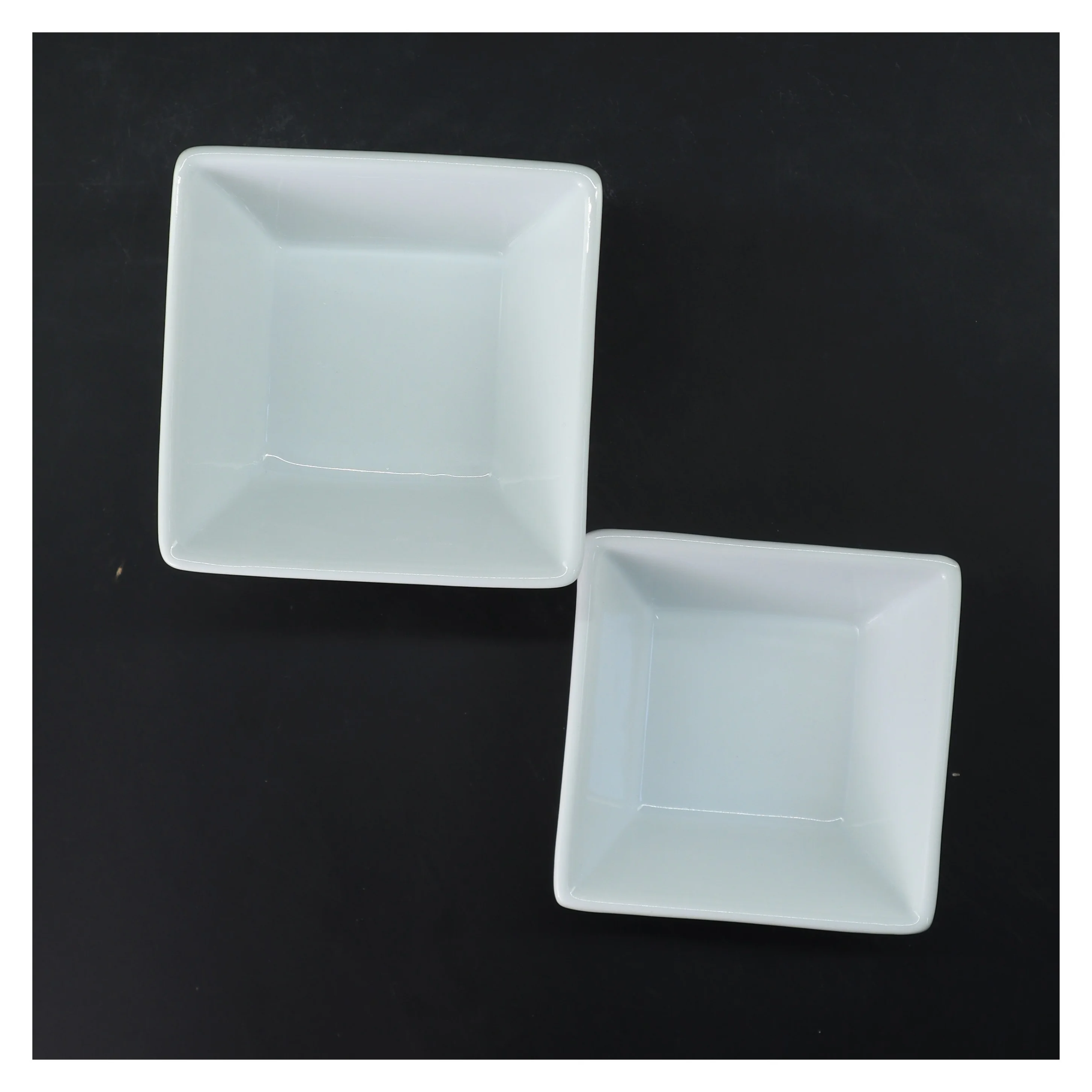 Sæt af seks hvide firkantede skåle (str. 6 stk 11x11 cm)