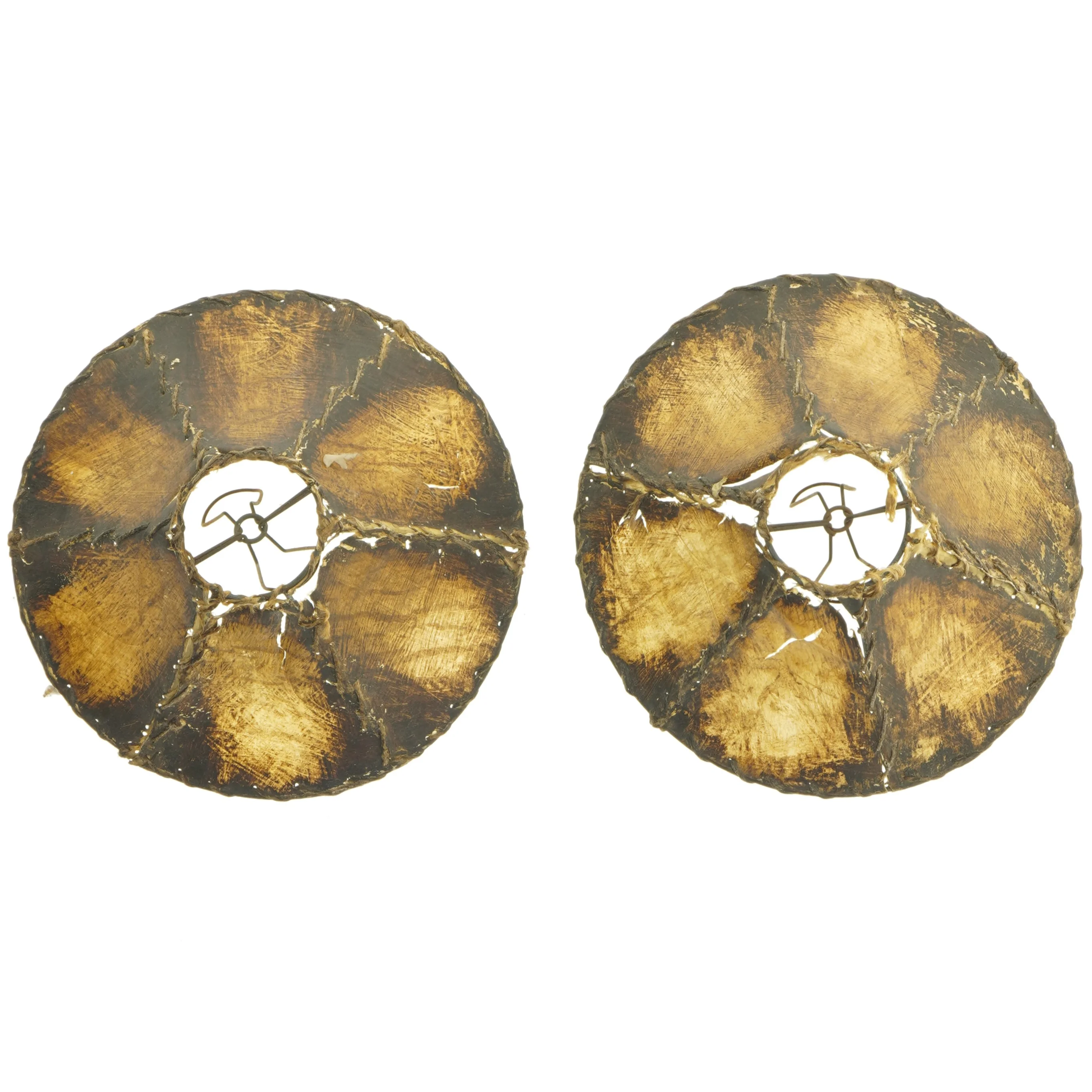 Par af brune lampeskærme (str. Ø 18 cm)