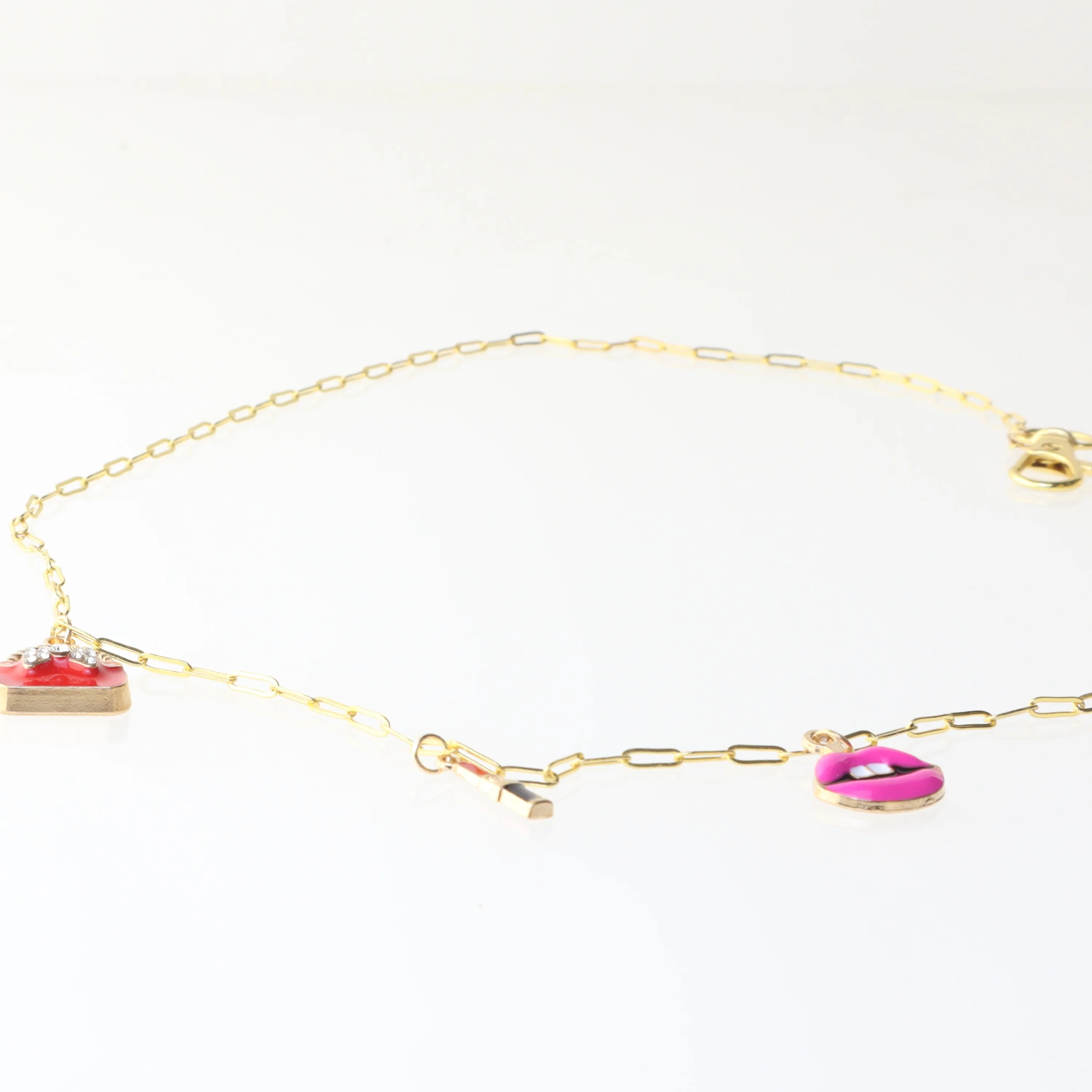 Guld halskæde med charms (str. 64 cm)