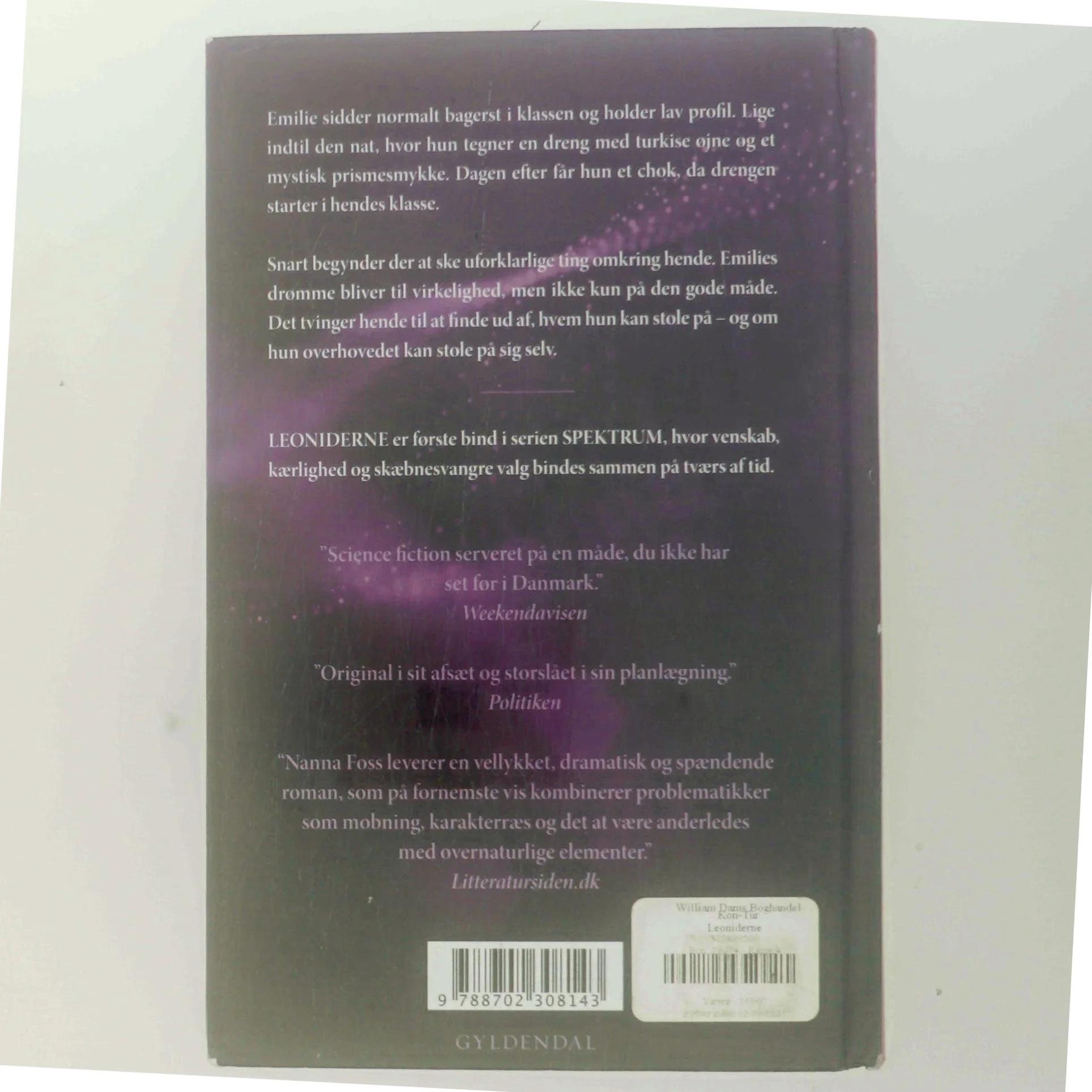 Spektrum - leoniderne af Nanna Foss (Bog)