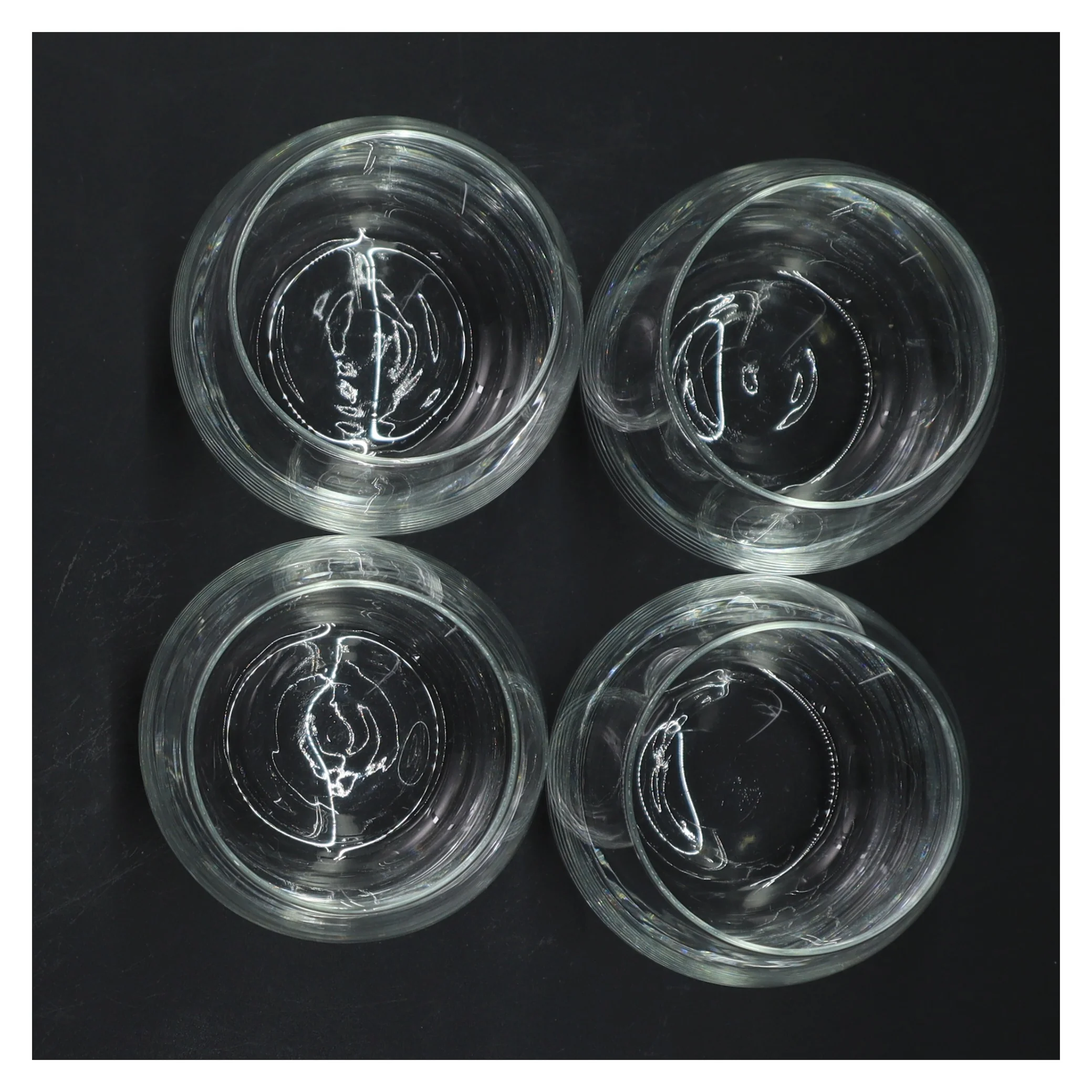 Sæt af fire drikkeglas (str. Ø 6,5x10 cm)