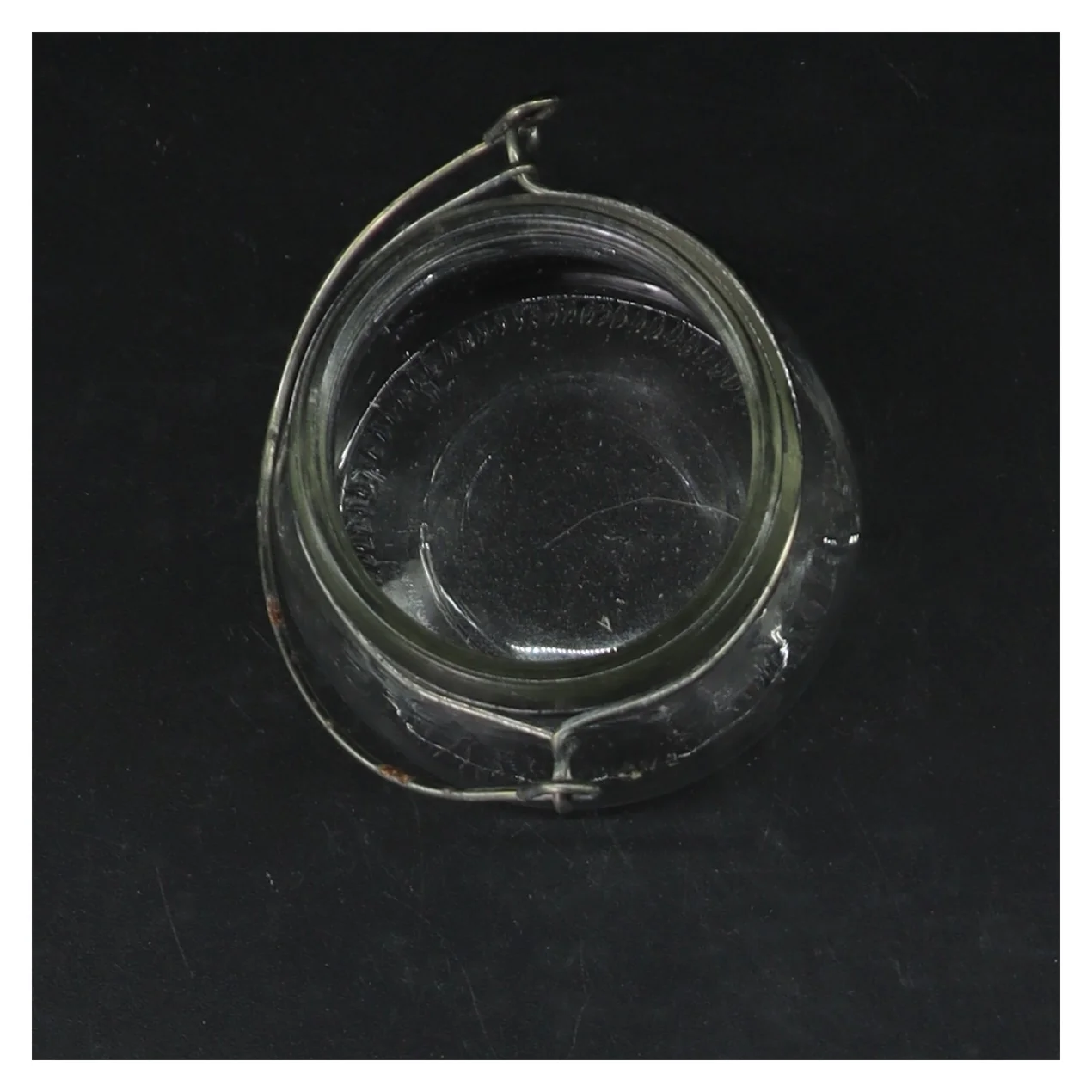 Lille glaskrukke med låg (str. Ø. 6 cm)