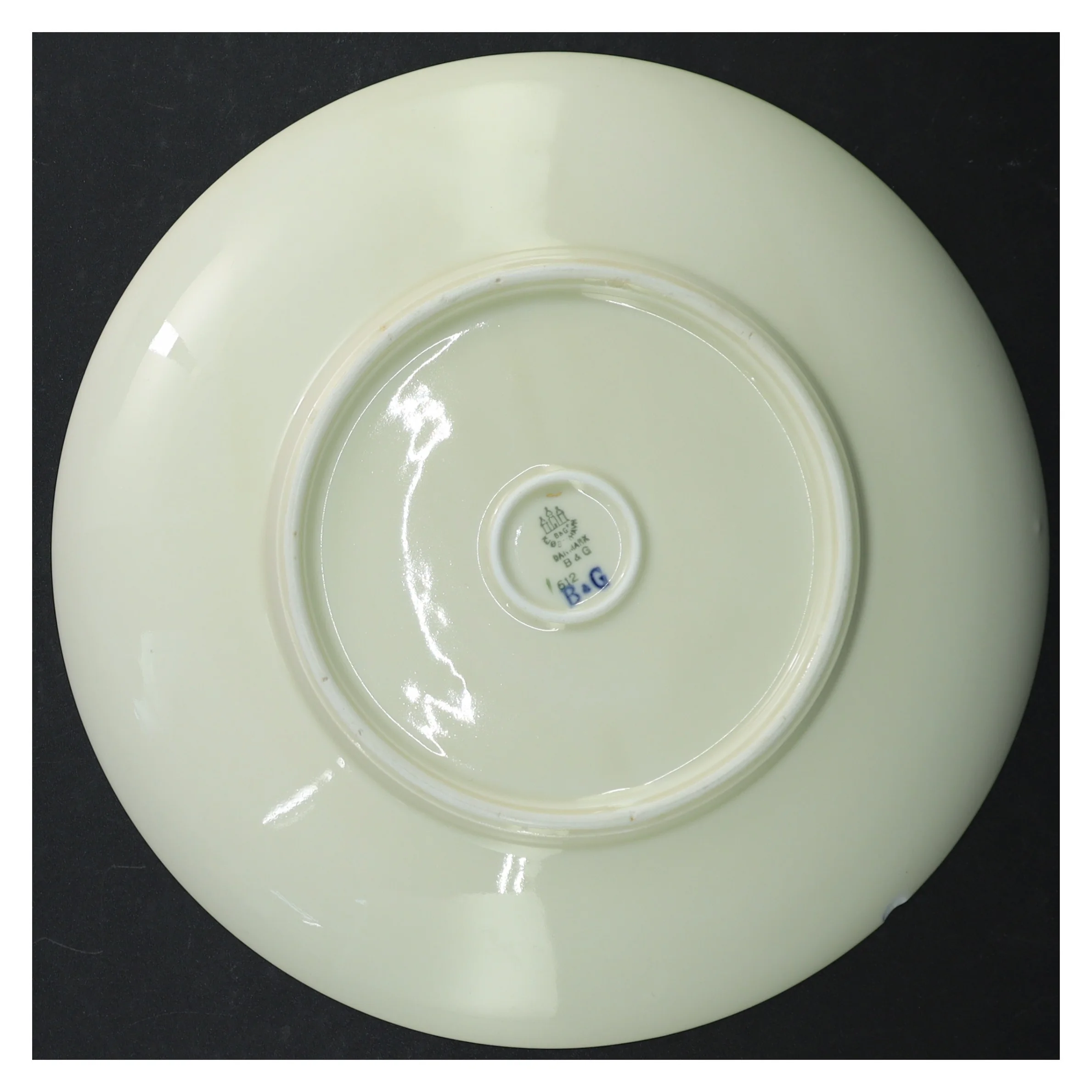 Porcelænsskål med blomstermotiv fra B&G (str. 24,5 cm)