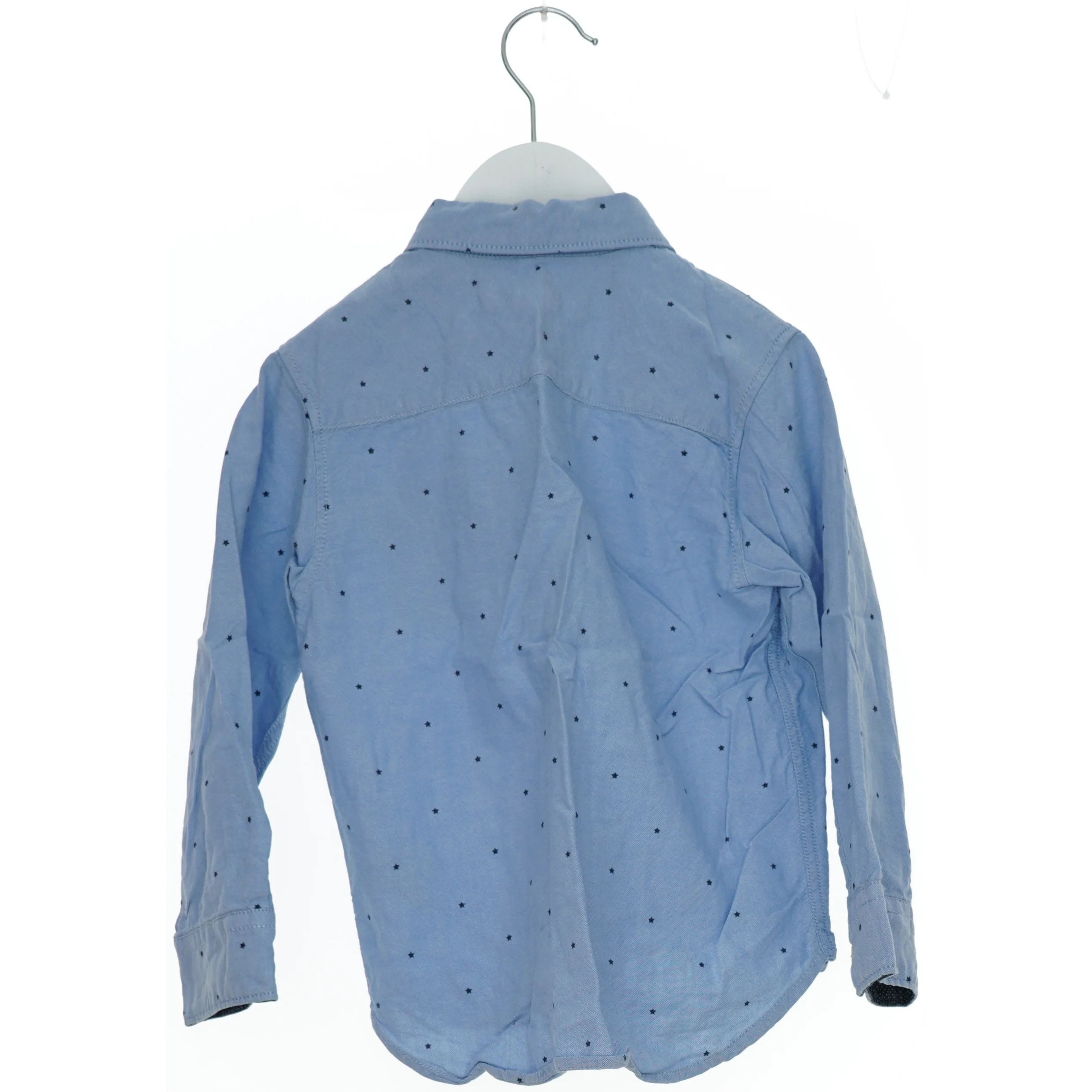 Lyseblå skjorte med prikker fra Logg (str. 110)