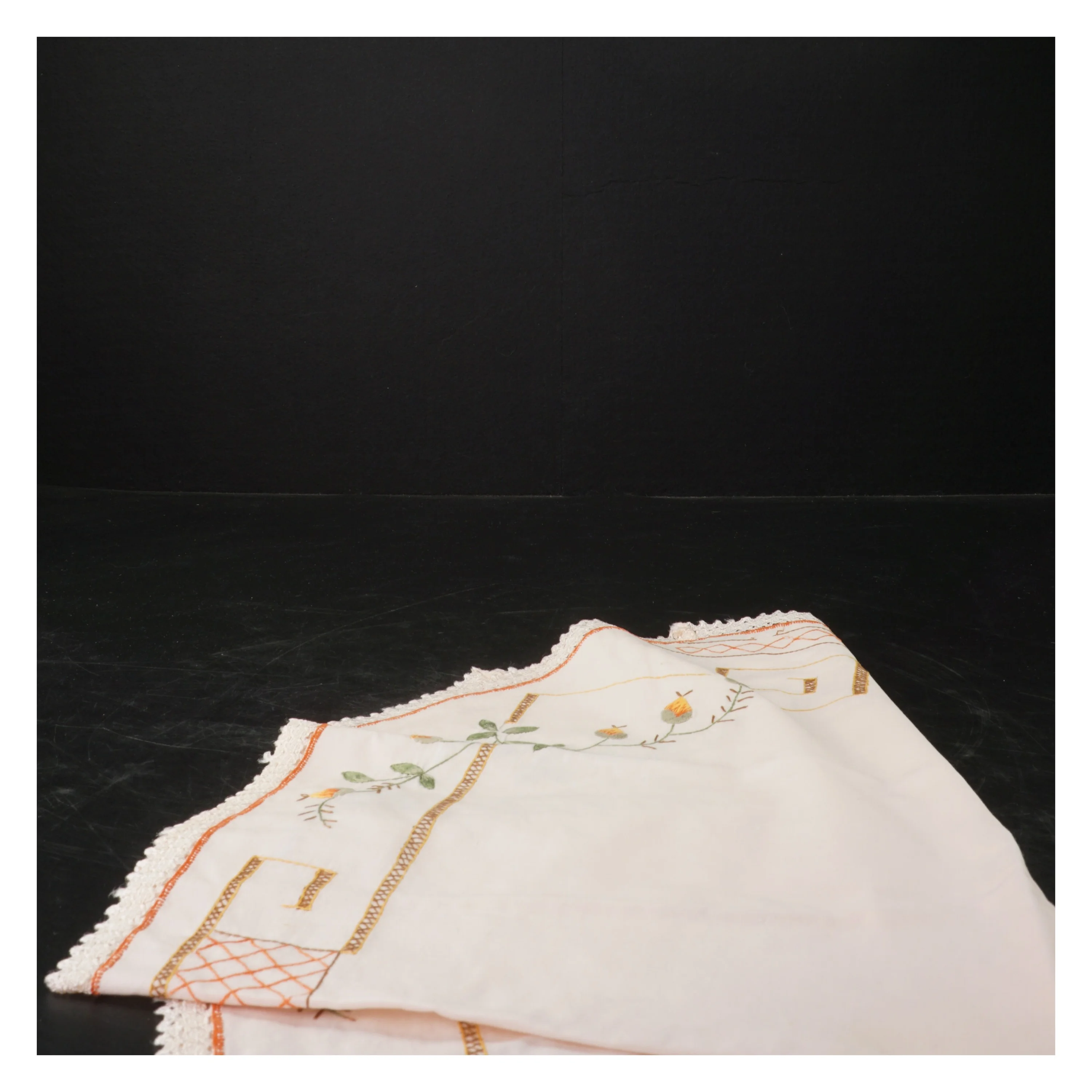 Broderet dug (str. 48x68 cm)