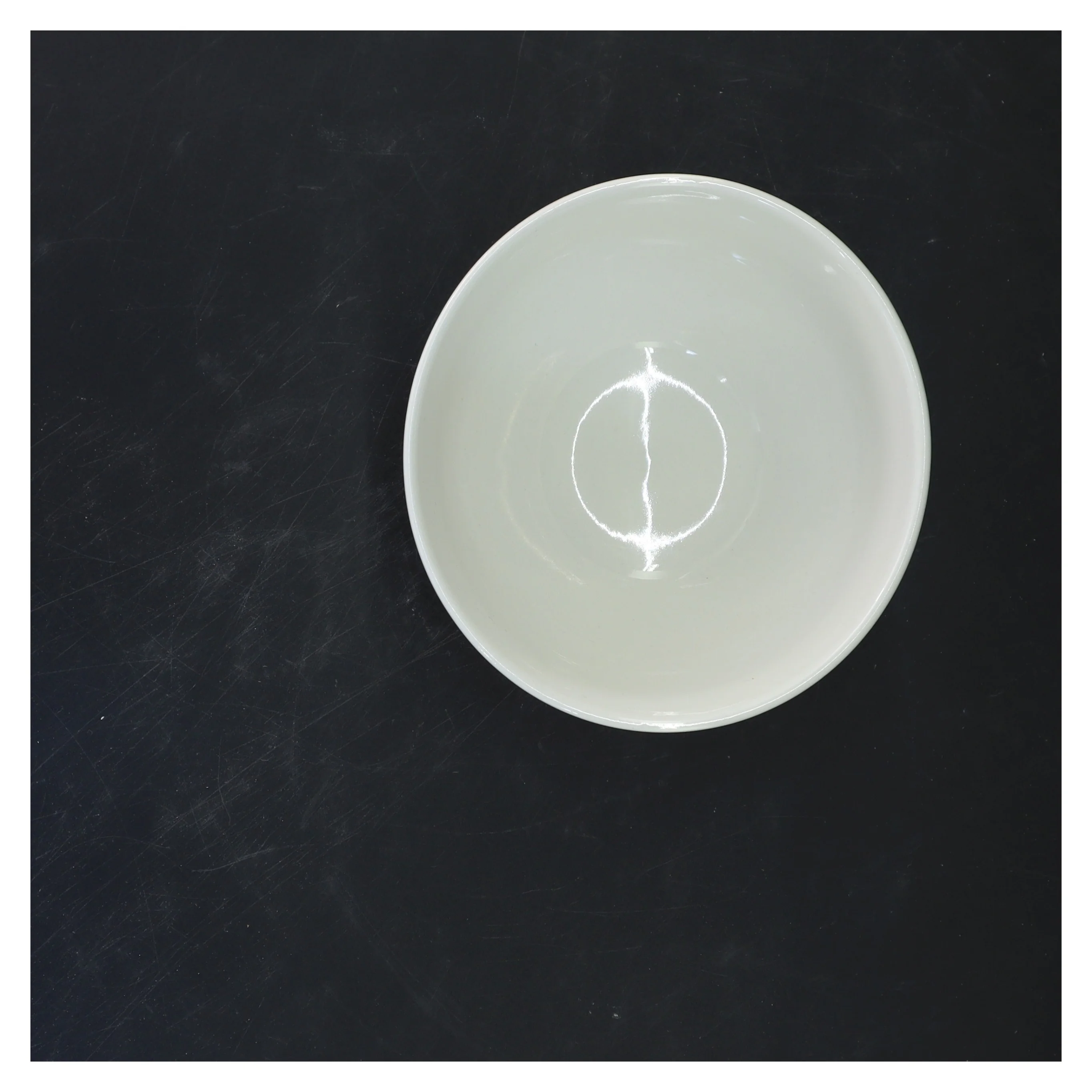 Hvid keramisk skål (str. 9x13,5 cm)