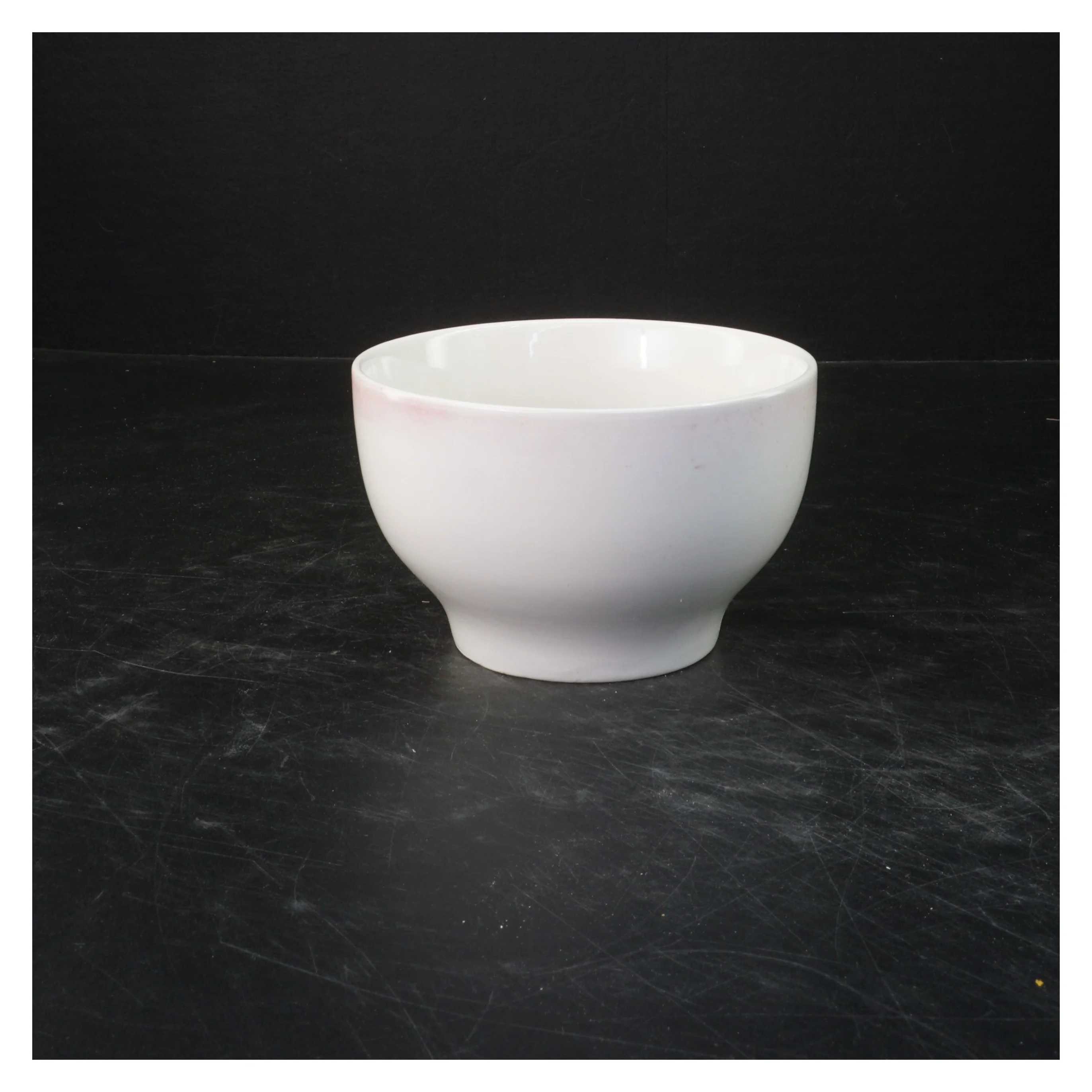 Hvid keramisk skål (str. 9x13,5 cm)