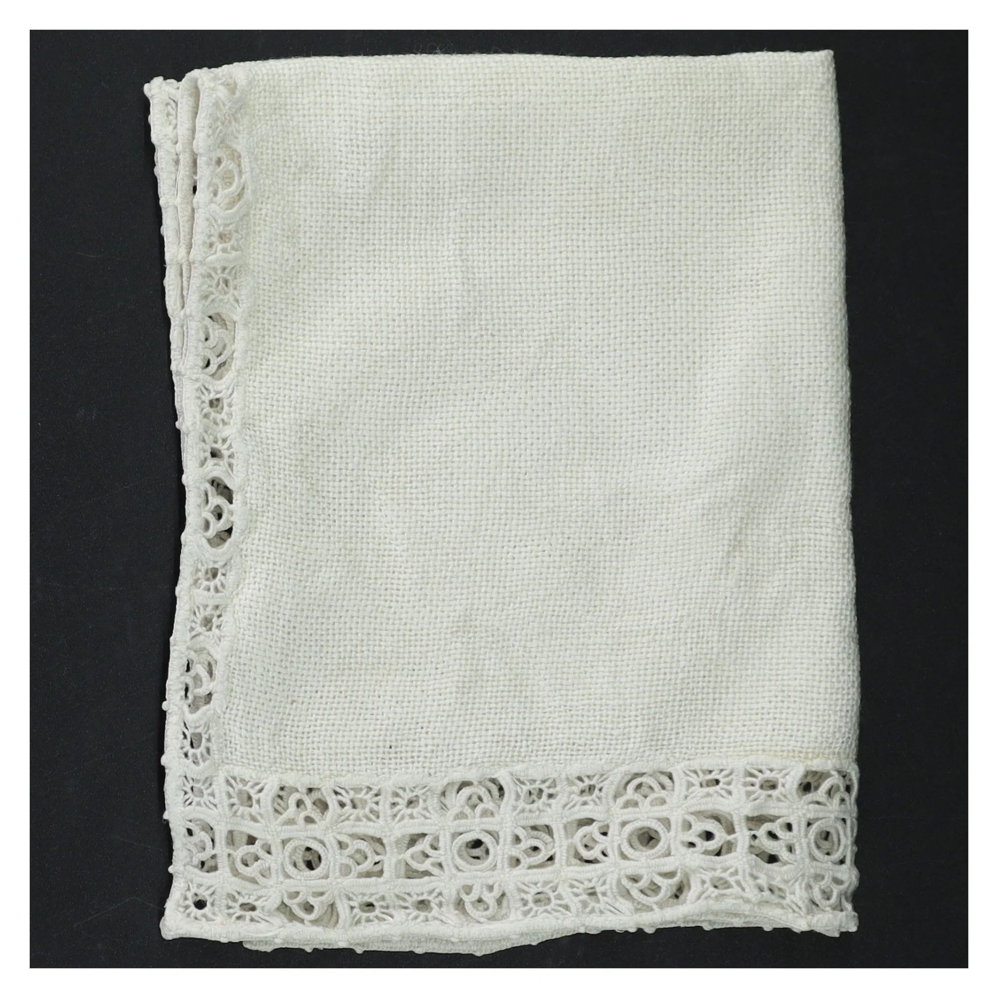 Hvid pyntedug med blonder (str. 30 x 40 cm)