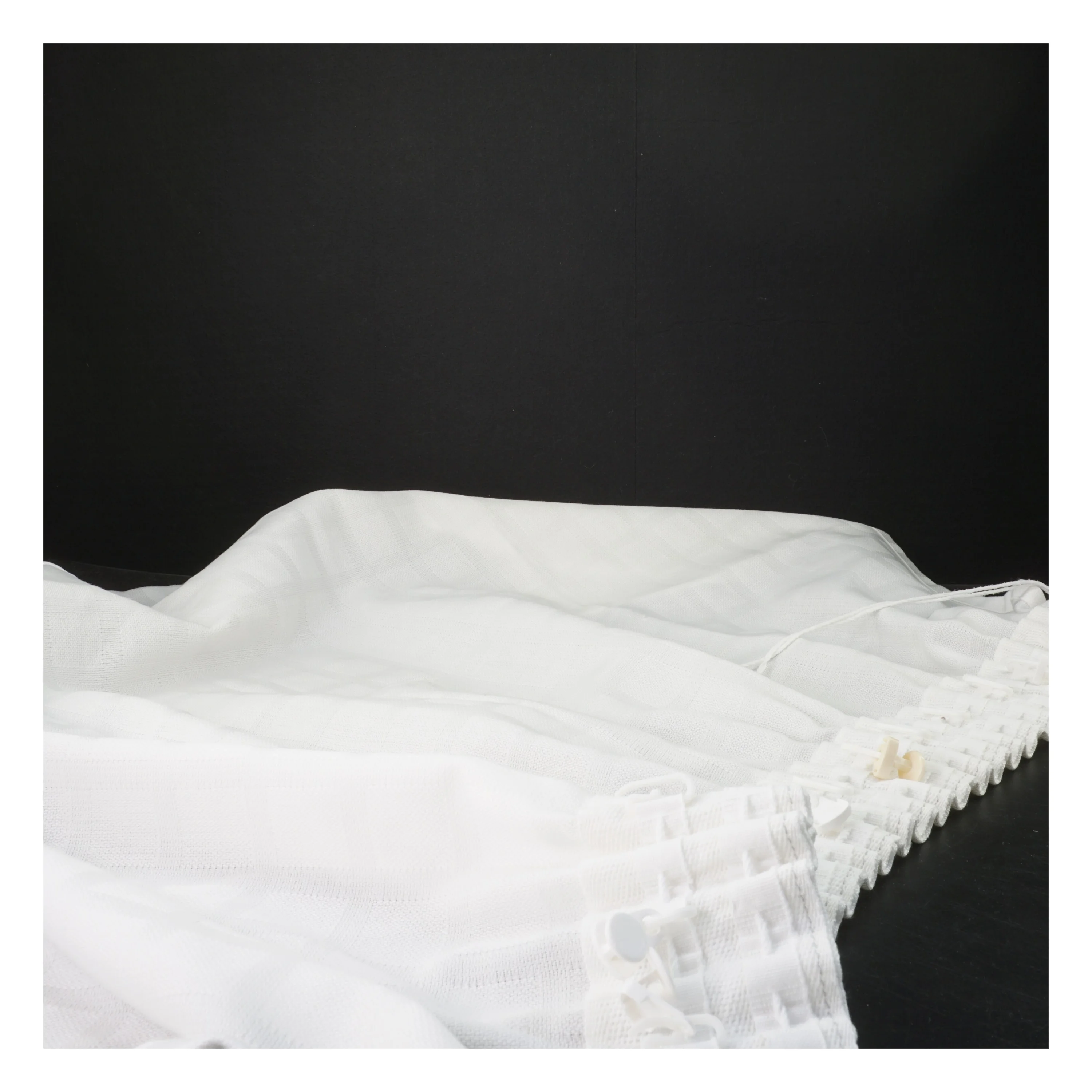 Hvide gardiner (str. 64x75 cm)