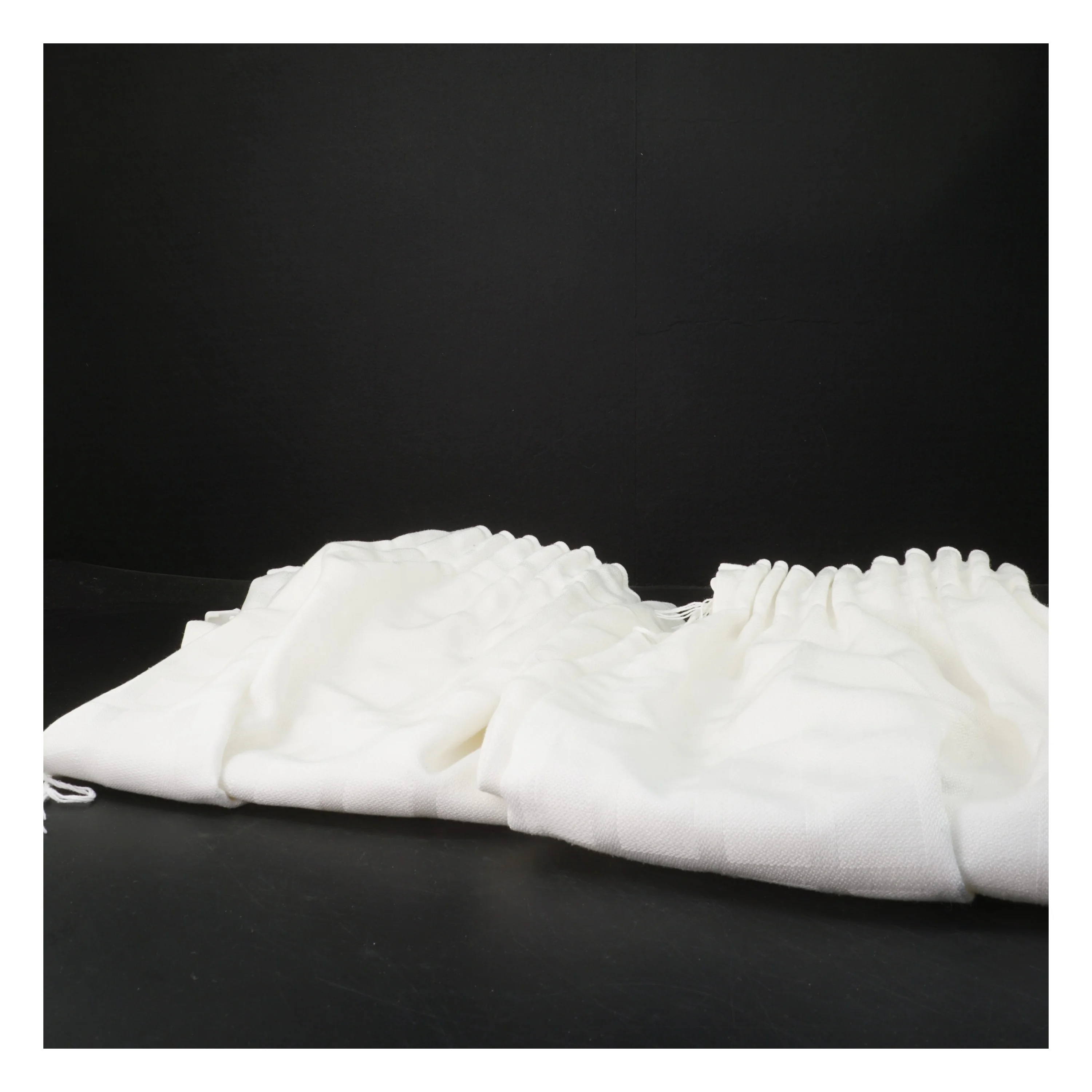 Hvide gardiner (str. 64x75 cm)