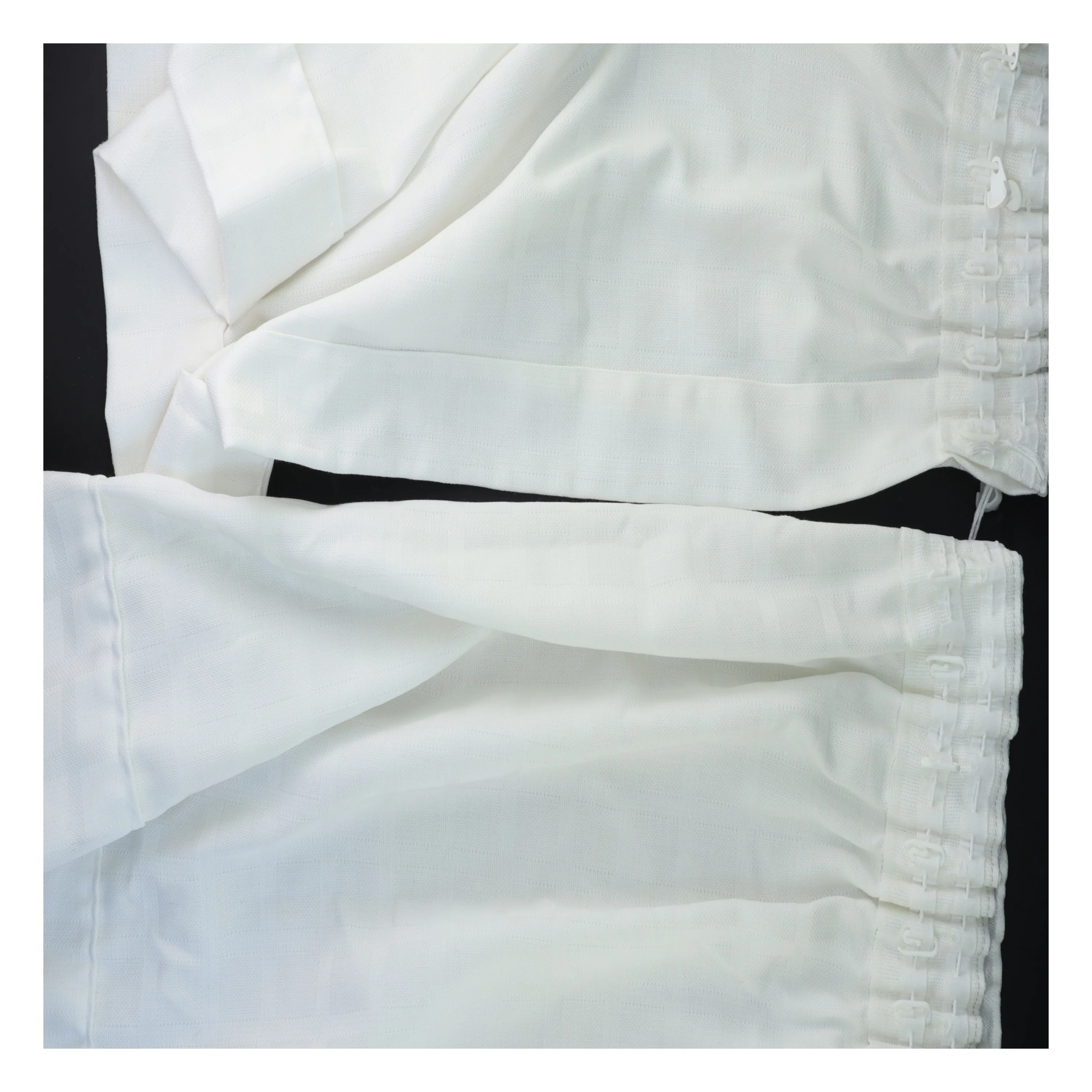 Hvide gardiner (str. 64x75 cm)