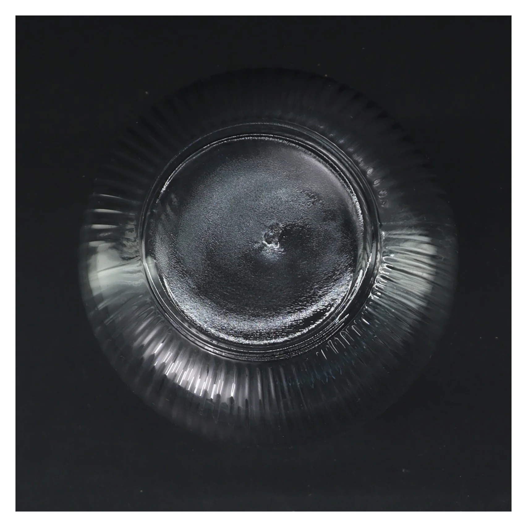 Glasvase (str. Ø 8,5 cm længde 17,5 cm)