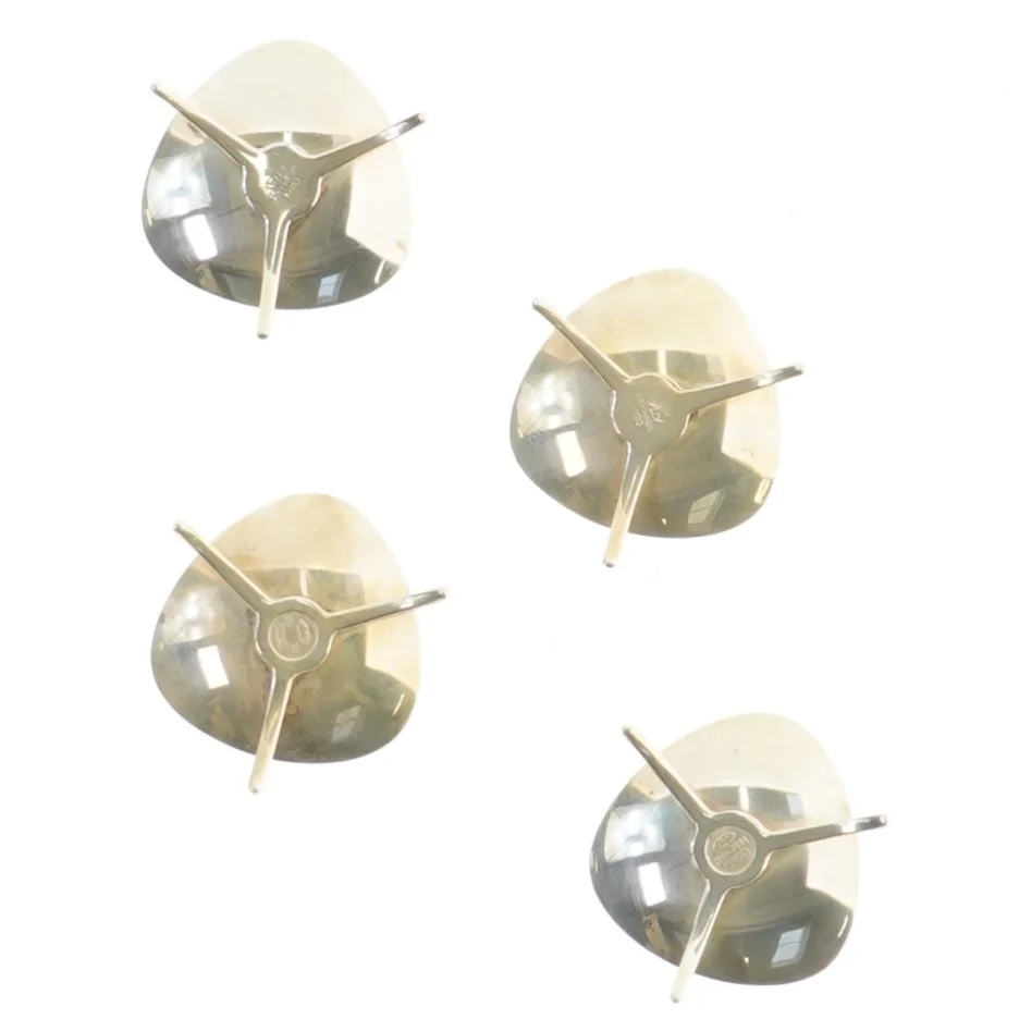 4 stk trekantede lysestager (str. 4 stk 5,5 cm)