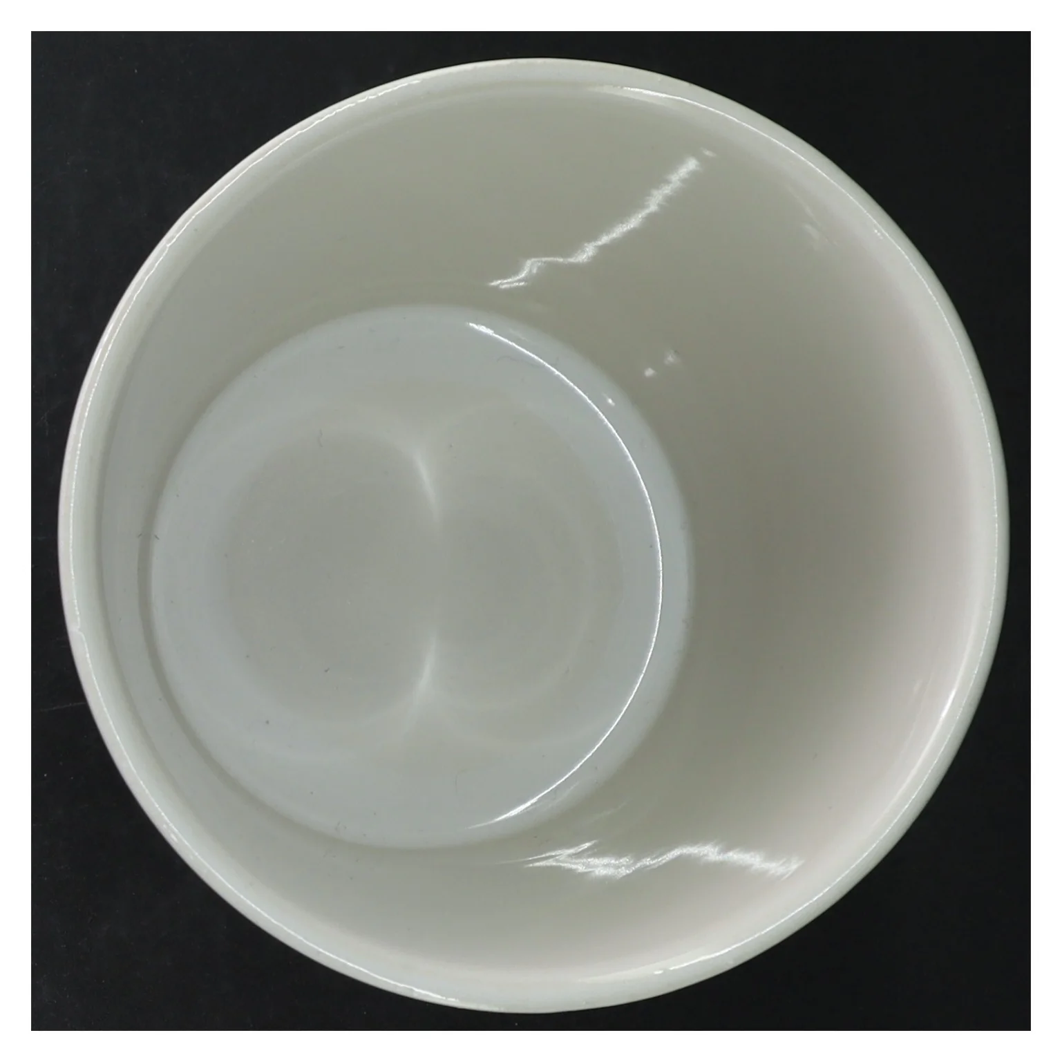 Hvid keramik krukke (str. H. 13 cm. ø. 13,5 cm)