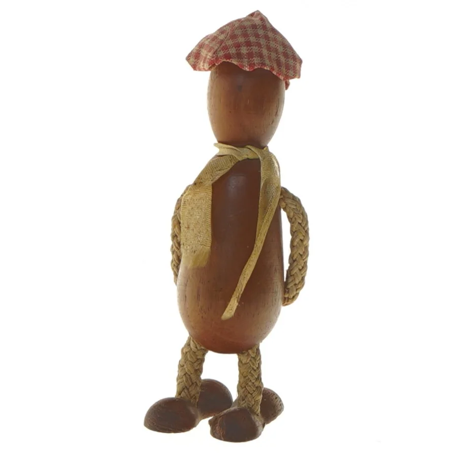 Kasket karl. Træfigur med tøj fra Lyngby (str. 13 cm)