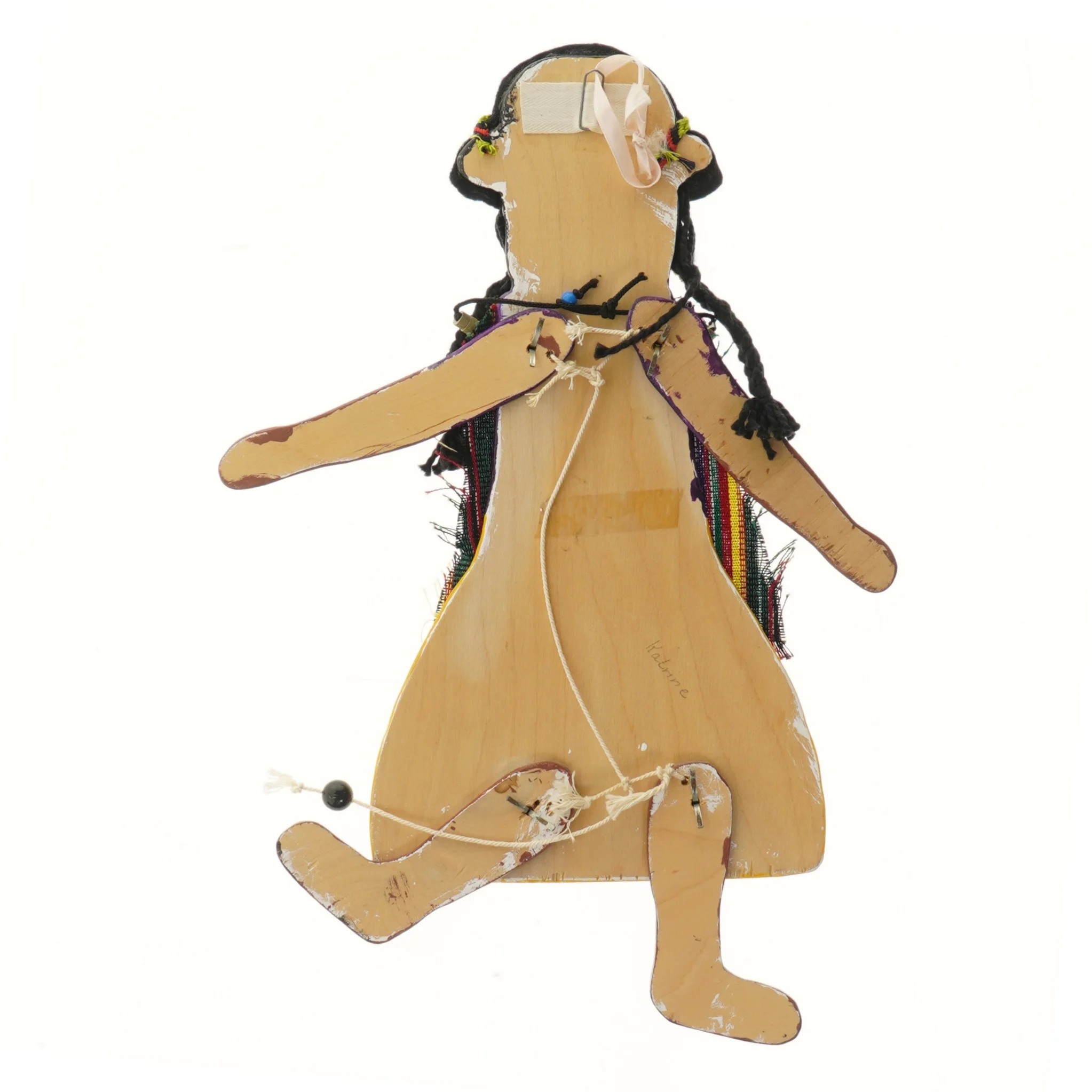 Trædukke med traditionelt tøj sprællemand(str. 36 cm)