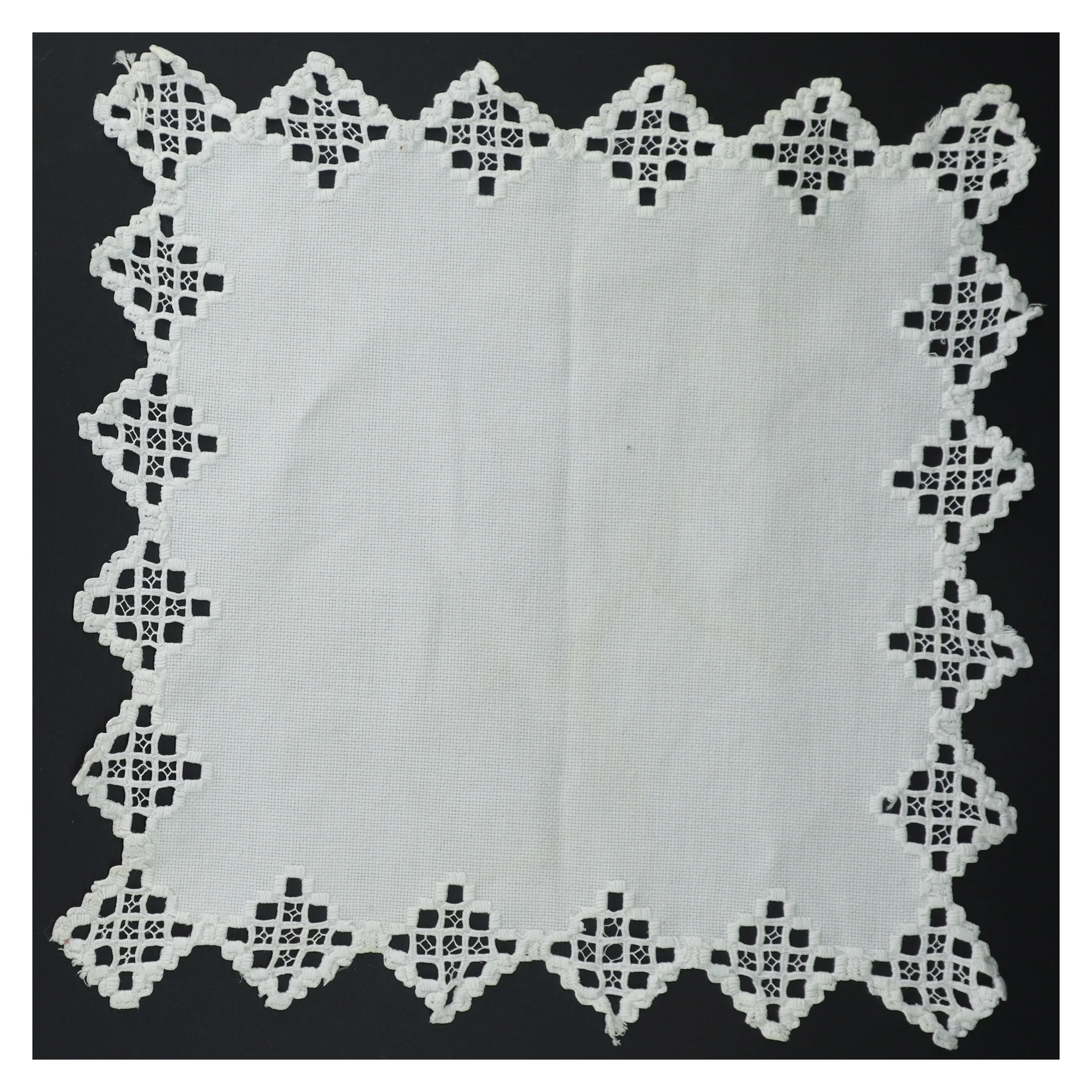 Håndbroderet lysedug (str. 29 x. 29 cm)