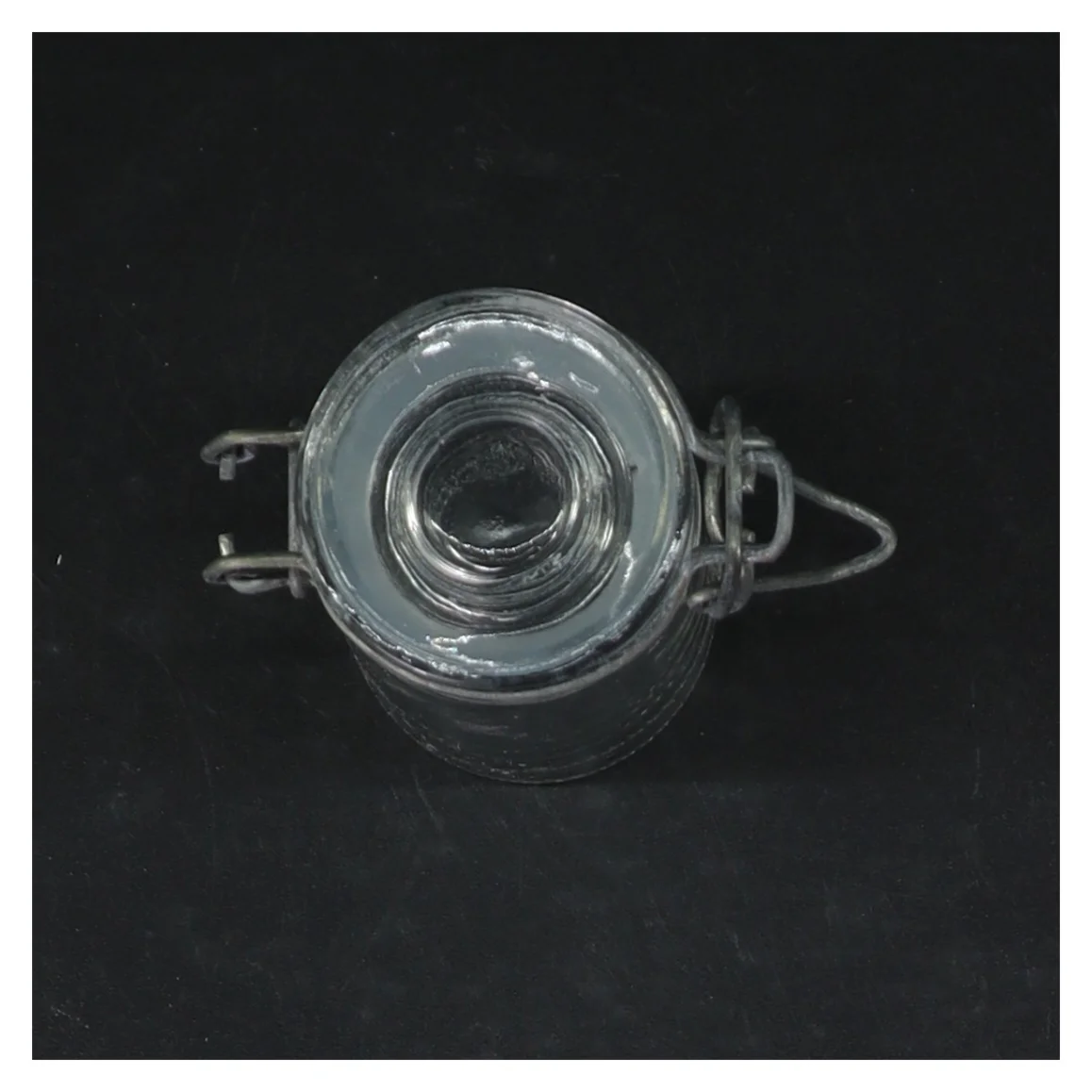 Glasbeholder med lås (str. Ø. 4,5 cm. længde, 8,5 cm)