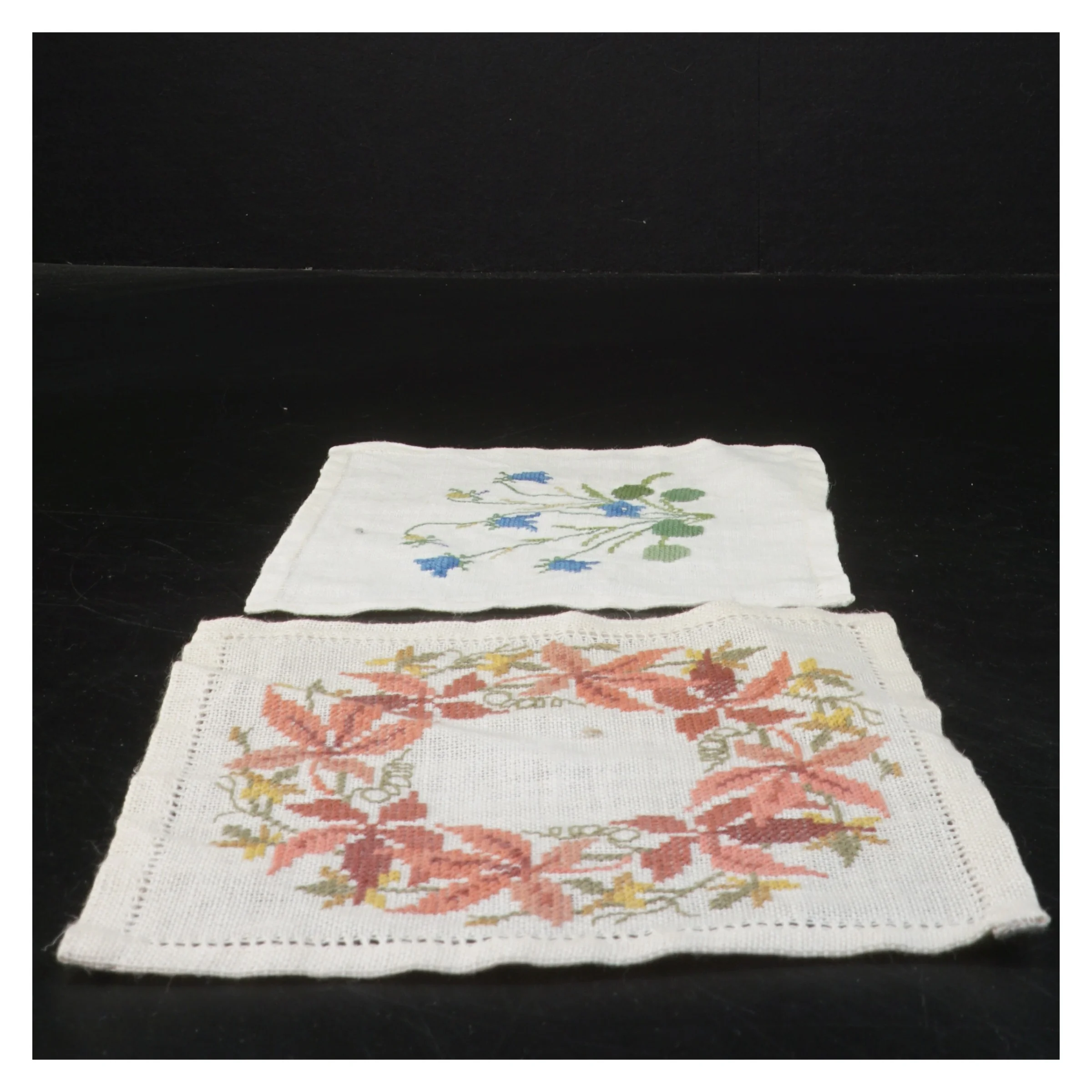 Håndroderede bordservietter (str. 17x17&15x14,5 cm)