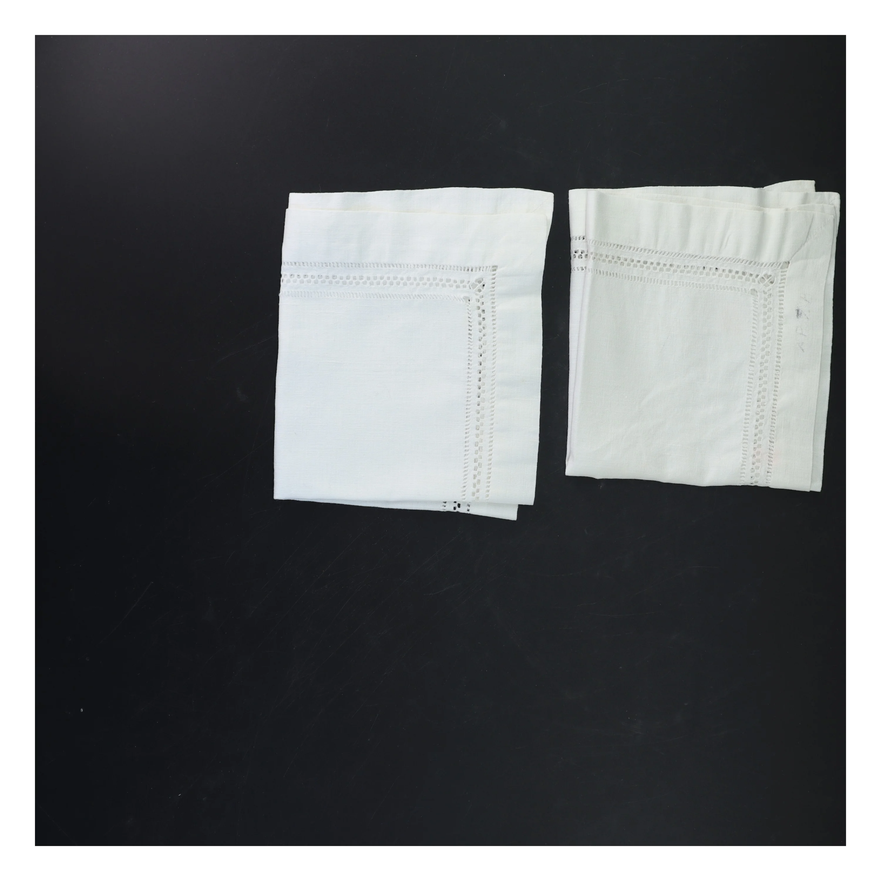 Hvide tekstilservietter 32x32 cm (str. 32x32 cm)