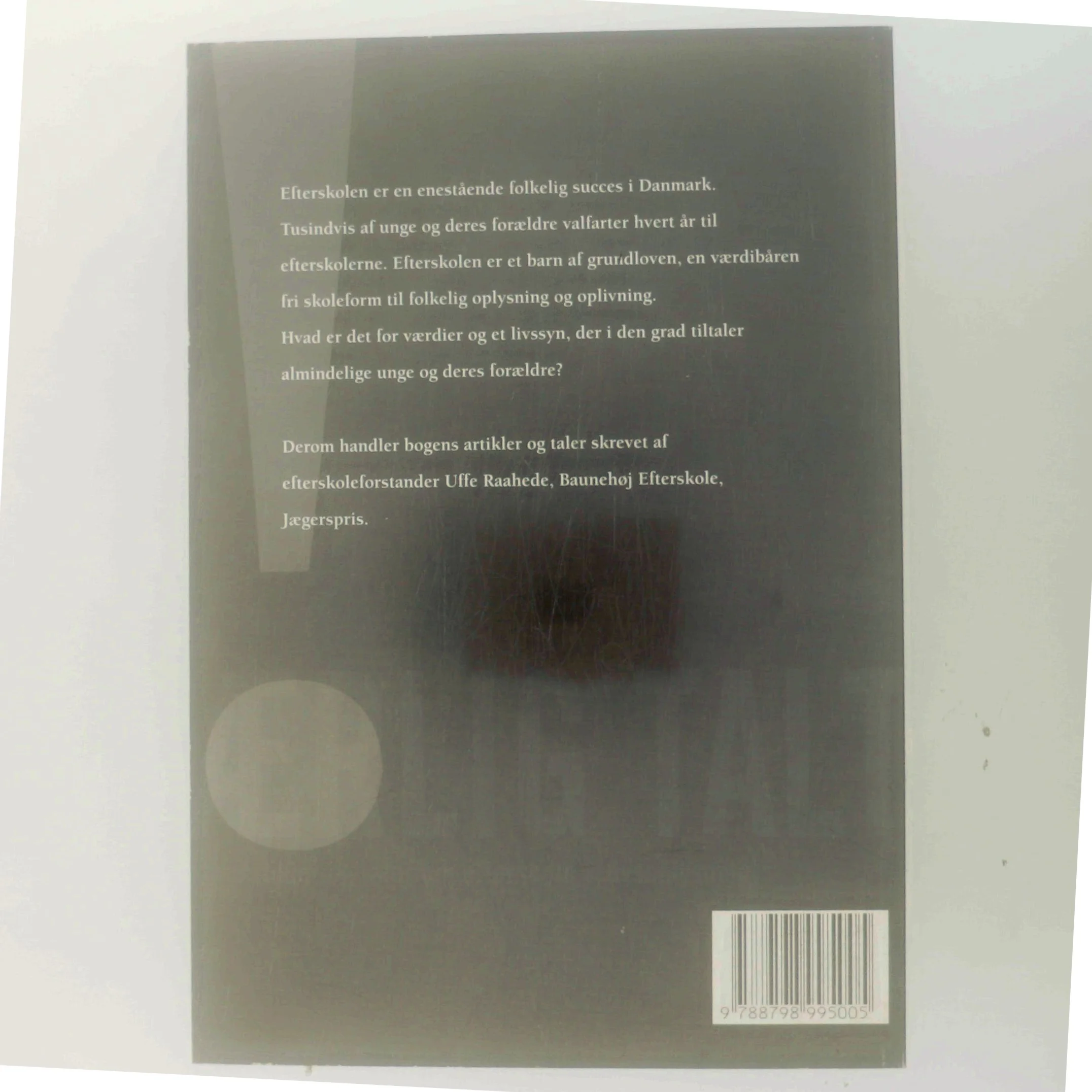 Ærlig talt! : artikler og taler om efterskole og livsoplysning af Uffe Raahede (Bog)