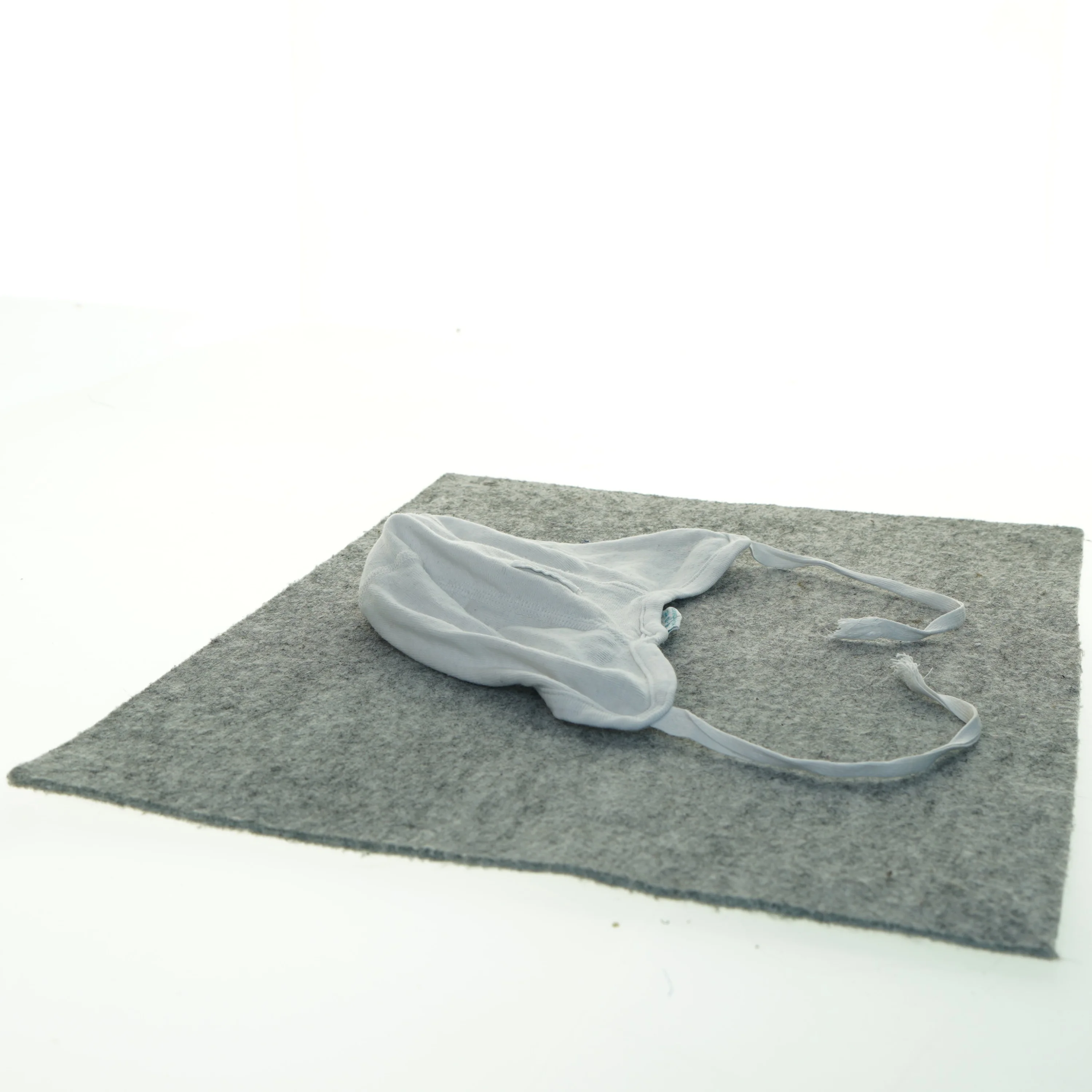 Hvid babyhue fra Fix (str. 6-10 måneder )